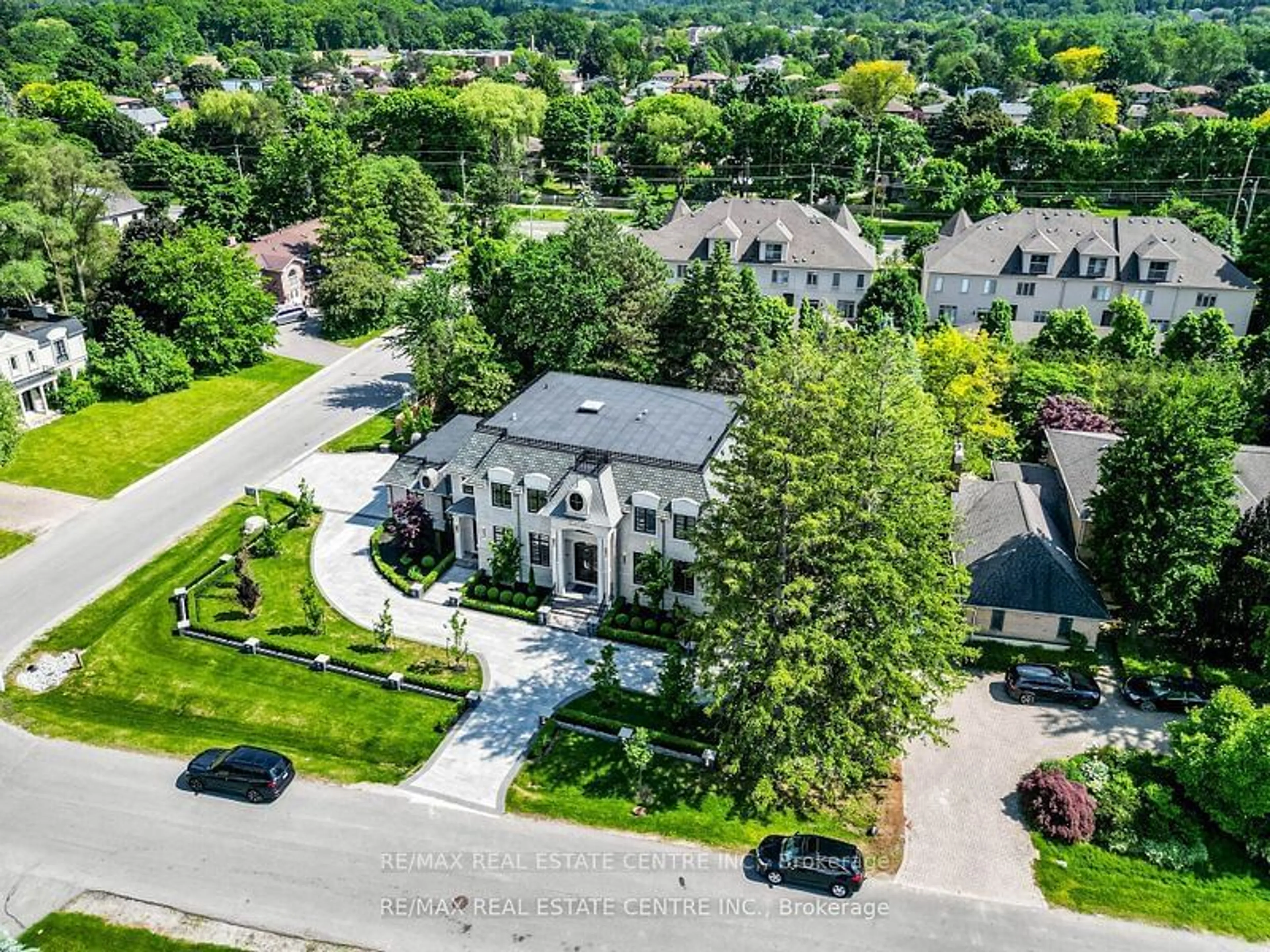 A pic from outside/outdoor area/front of a property/back of a property/a pic from drone, street for 1 Huckleberry Lane, Markham Ontario L3T 1C6