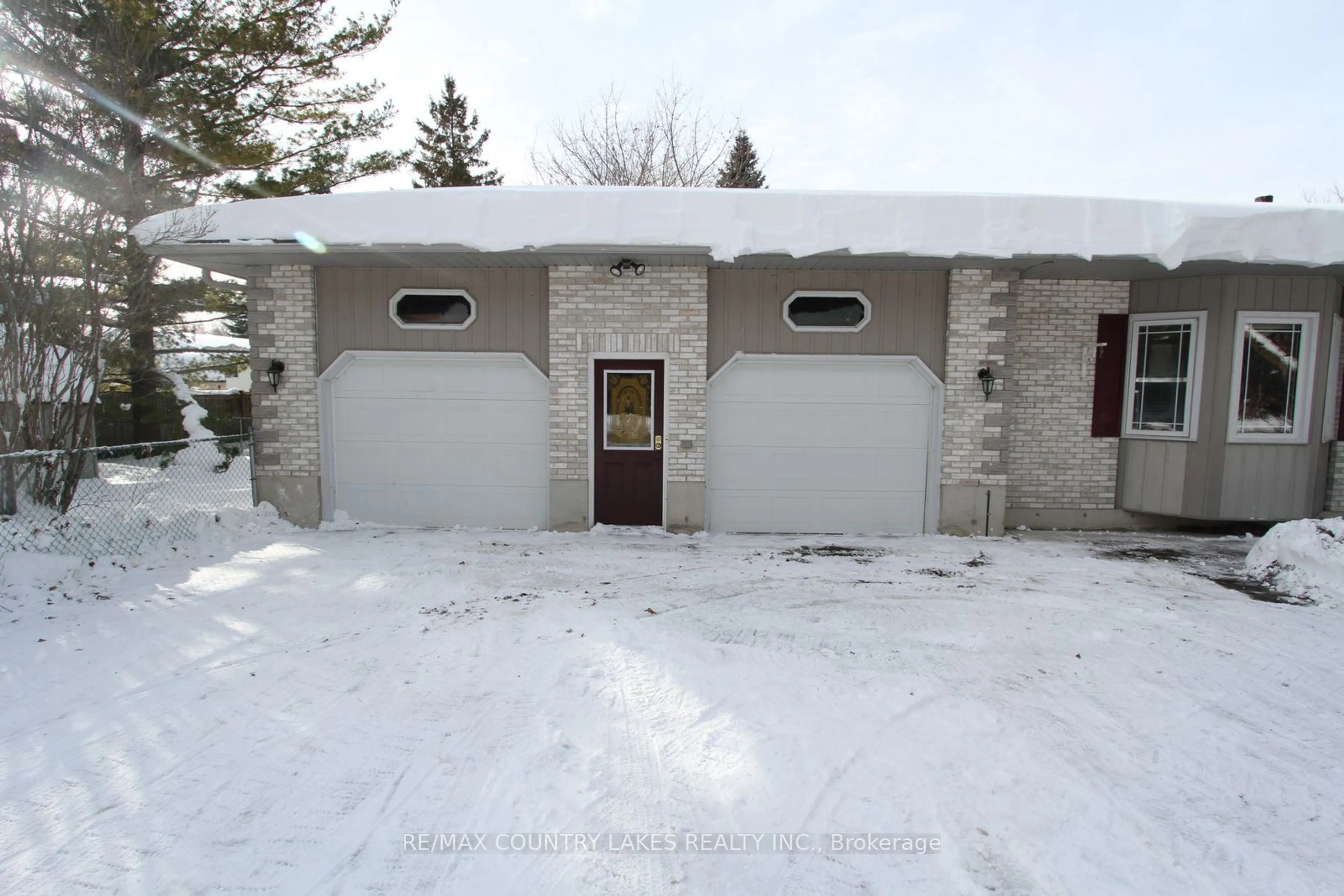 Indoor garage for 87 Main St, Brock Ontario L0K 1A0