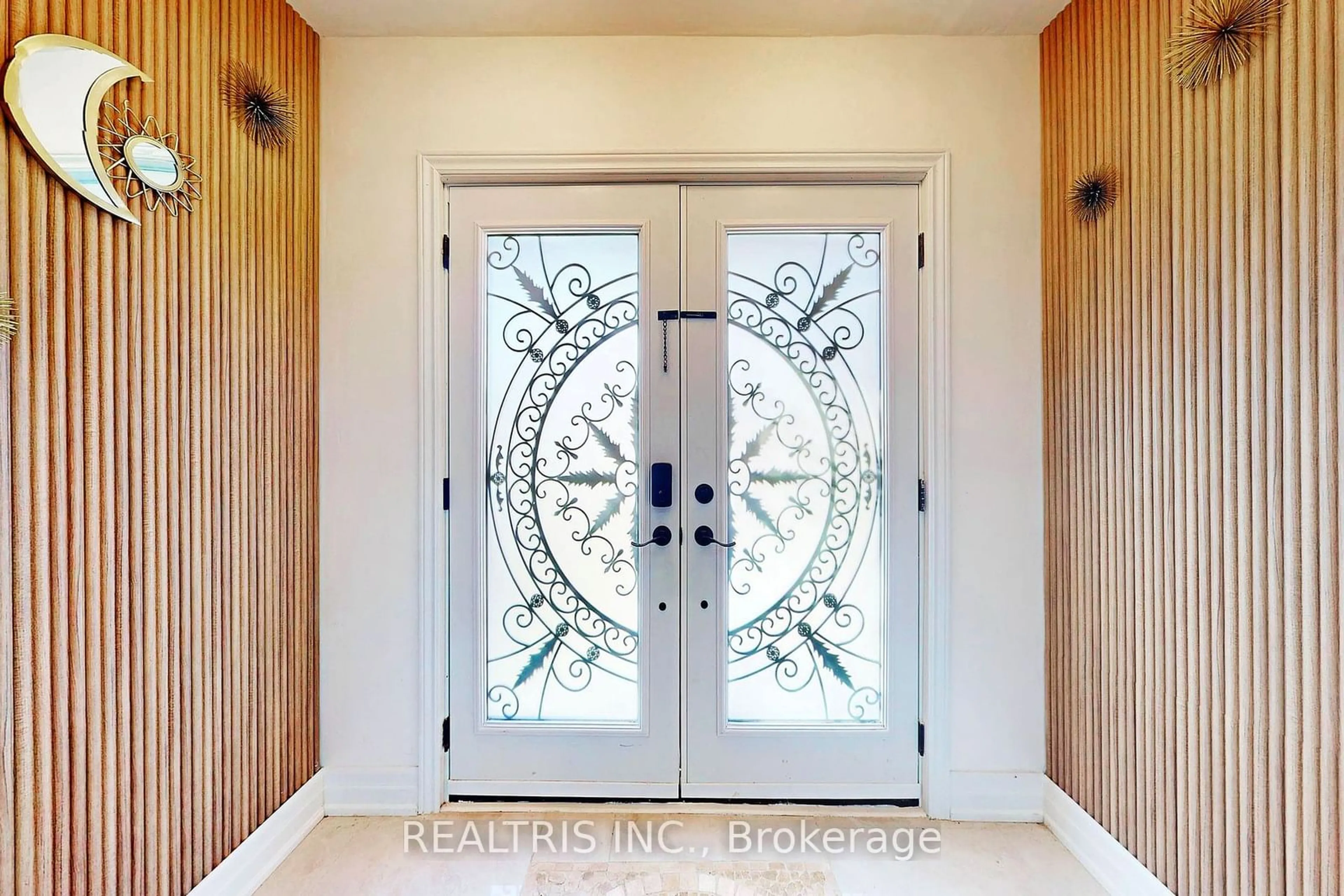 Indoor entryway for 12339 9th Line, Whitchurch-Stouffville Ontario L4A 1C2