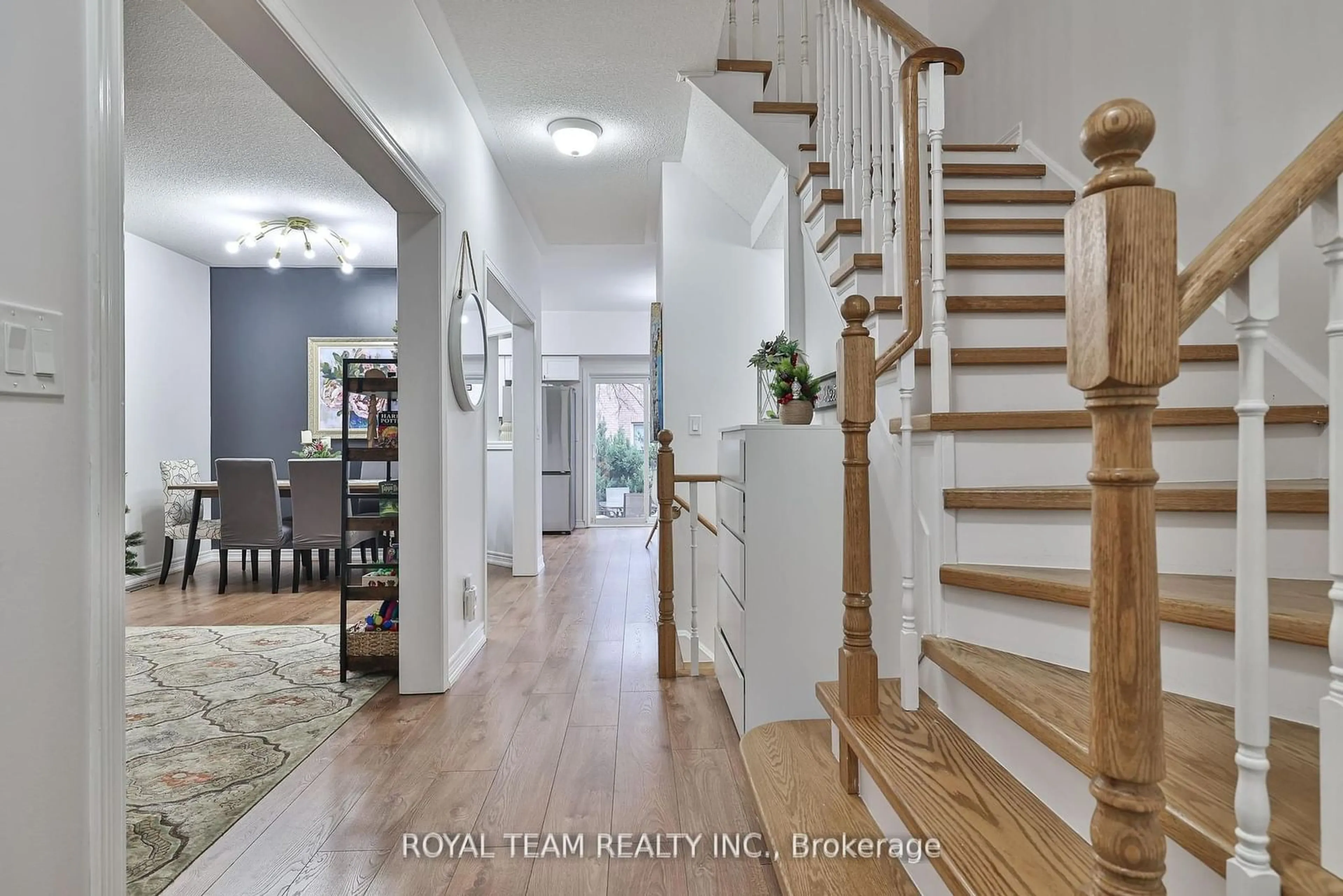 Indoor entryway for 38 Maple Meadows Lane, Vaughan Ontario L6A 2X5