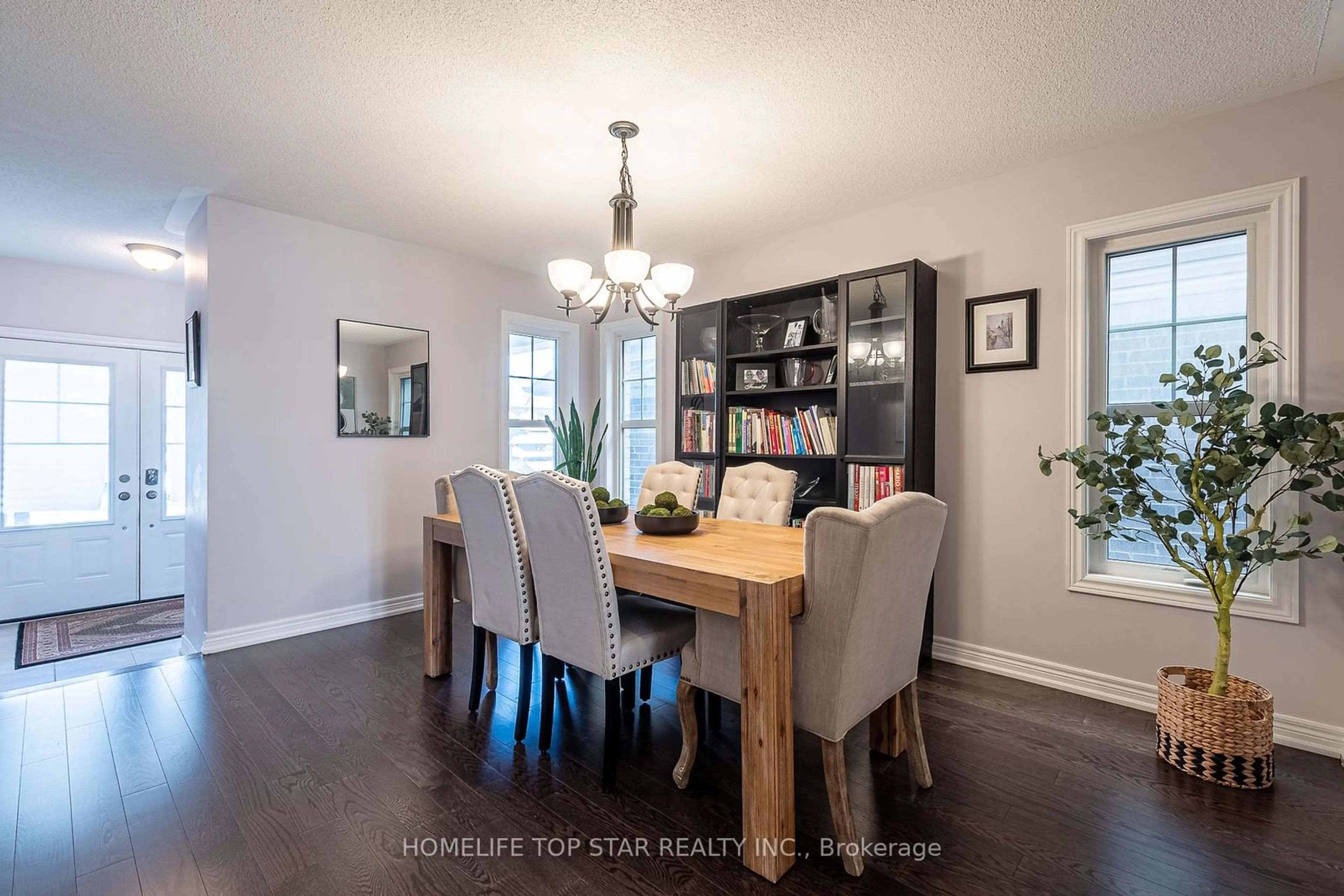 Dining room, wood/laminate floor for 25 Owens Rd, New Tecumseth Ontario L9R 0T3