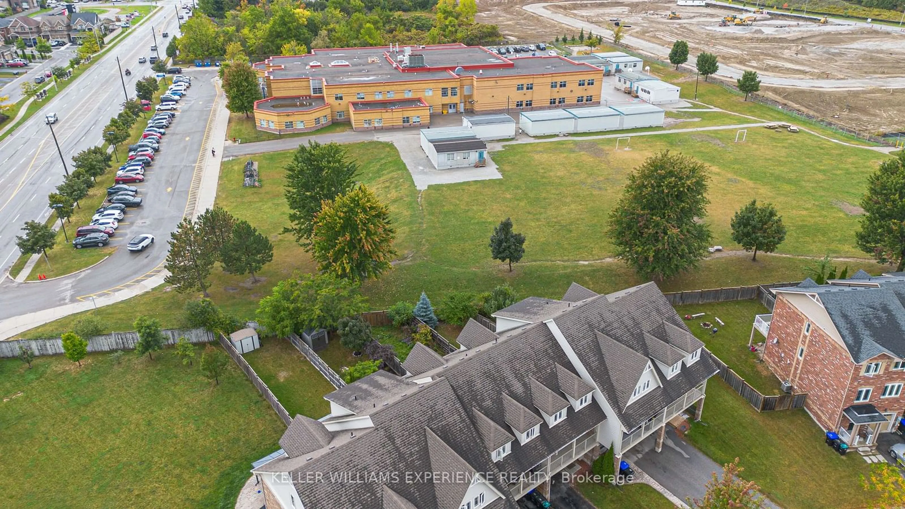 A pic from outside/outdoor area/front of a property/back of a property/a pic from drone, unknown for 1299 Coleman Cres, Innisfil Ontario L9S 0G6