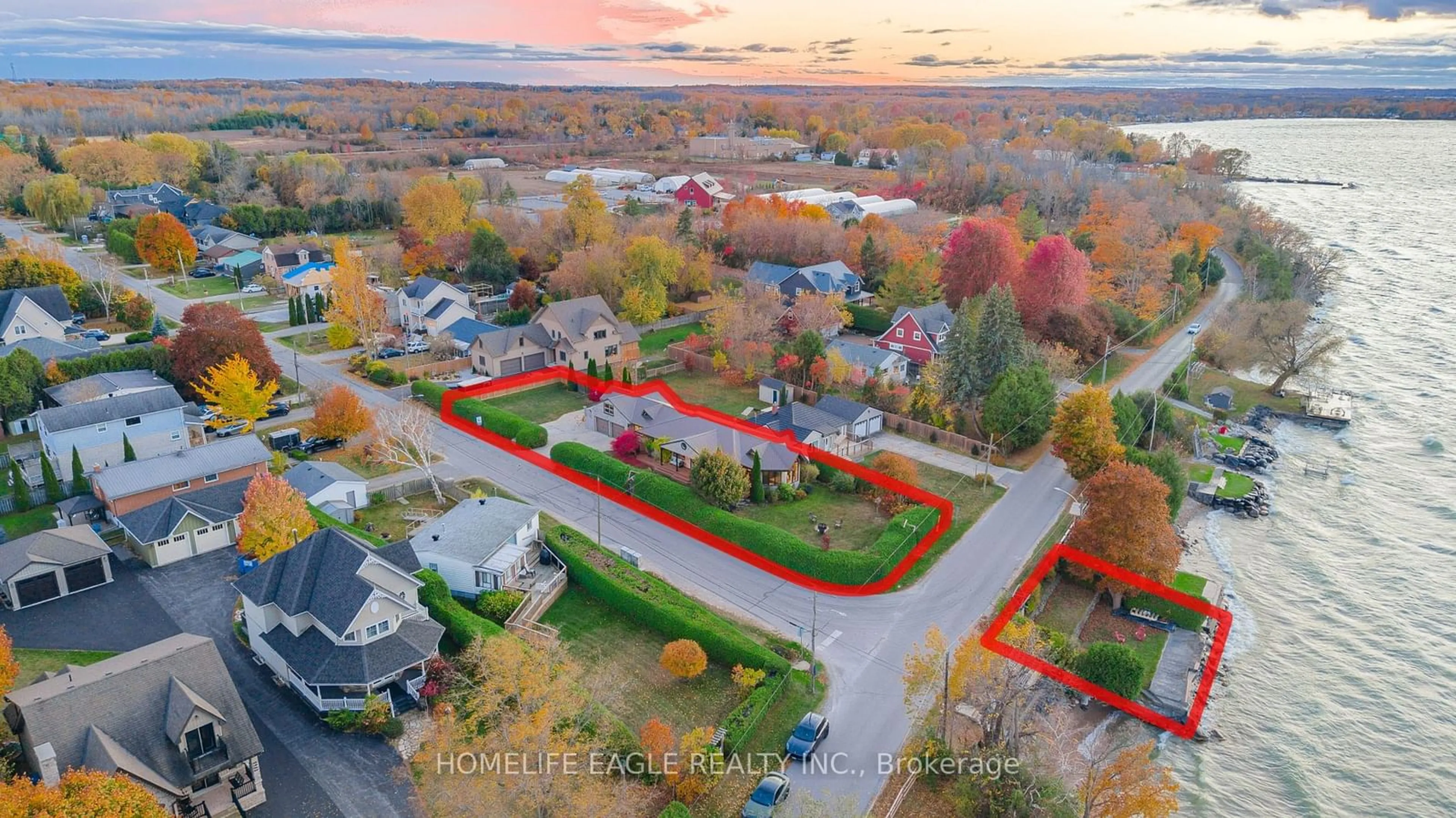 A pic from outside/outdoor area/front of a property/back of a property/a pic from drone, street for 523 Lake Dr, Georgina Ontario L0E 1S0