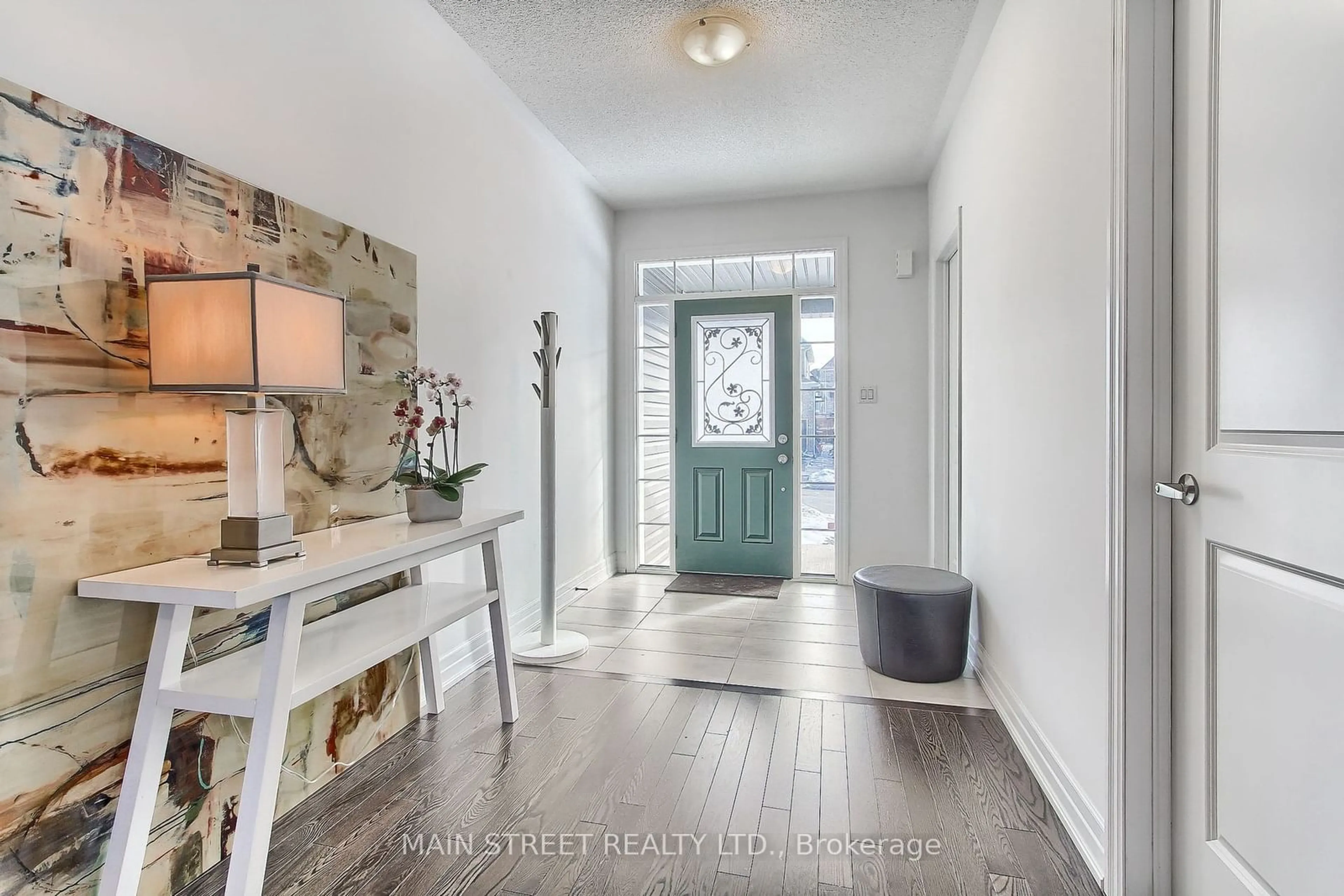 Indoor entryway for 12 Clear Spring Ave, Georgina Ontario L4P 0H7