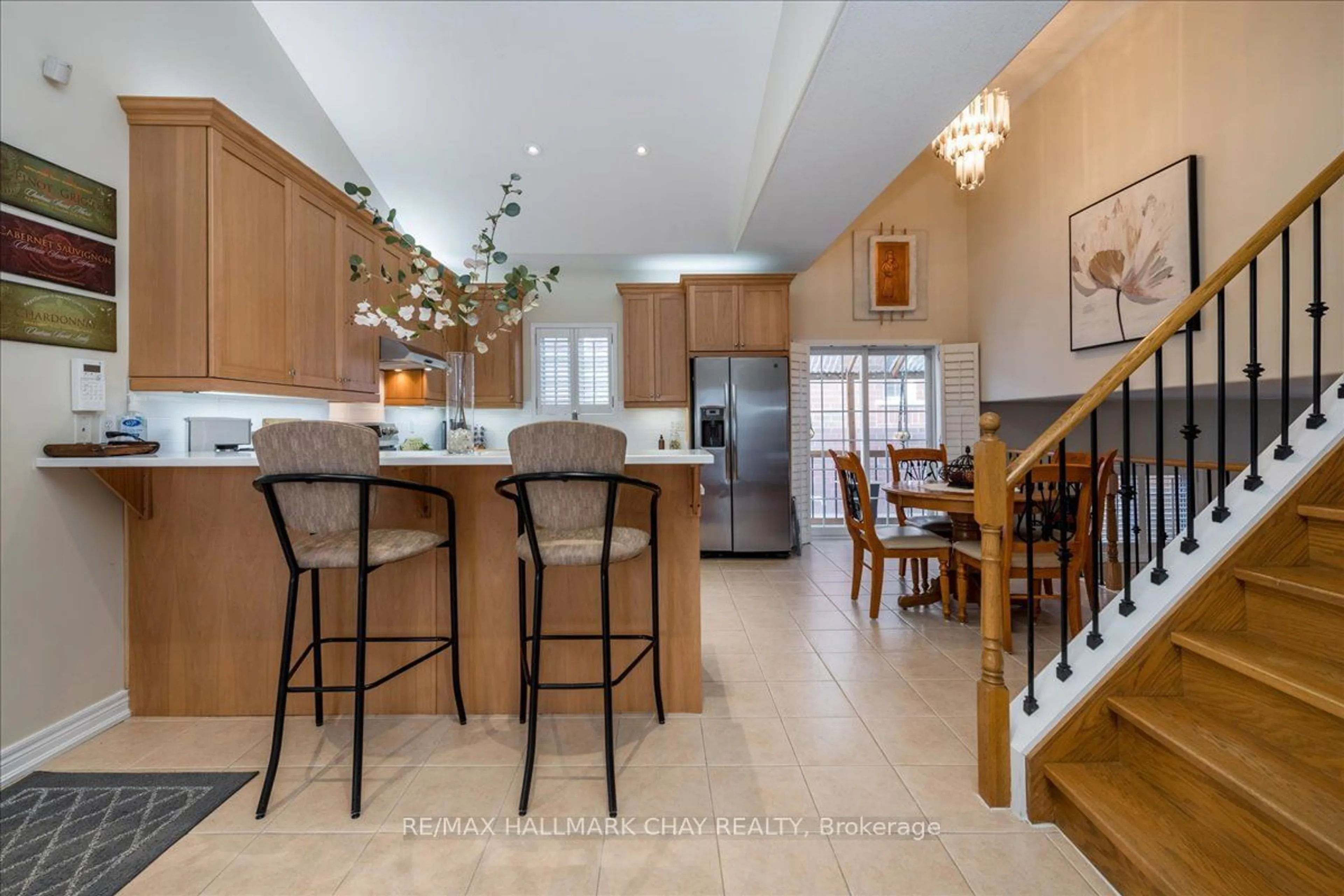 Open concept kitchen, ceramic/tile floor for 1080 MURIEL St, Innisfil Ontario L9S 4W7