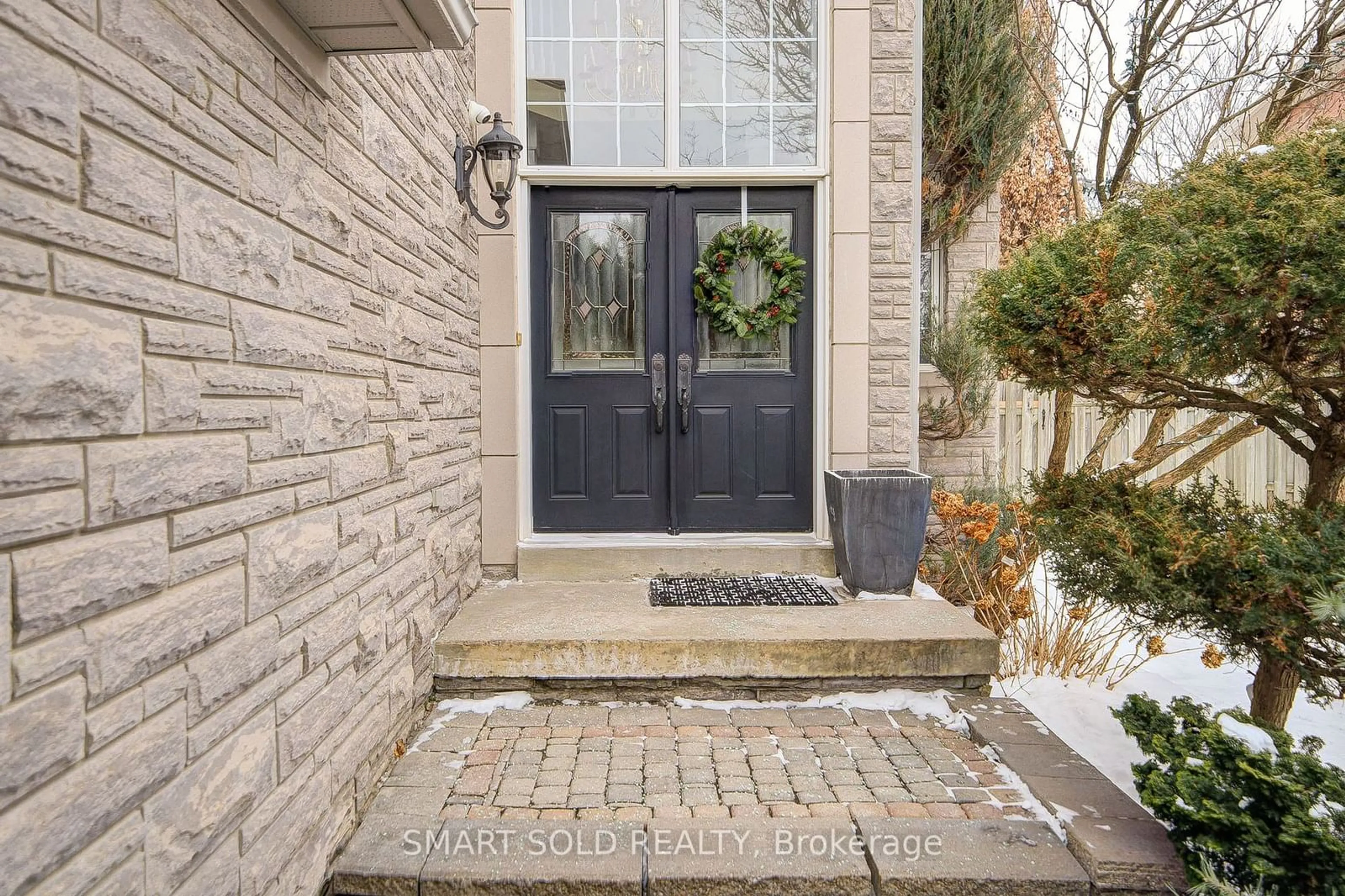 Indoor entryway for 9 Alpine Cres, Richmond Hill Ontario L4S 1W8