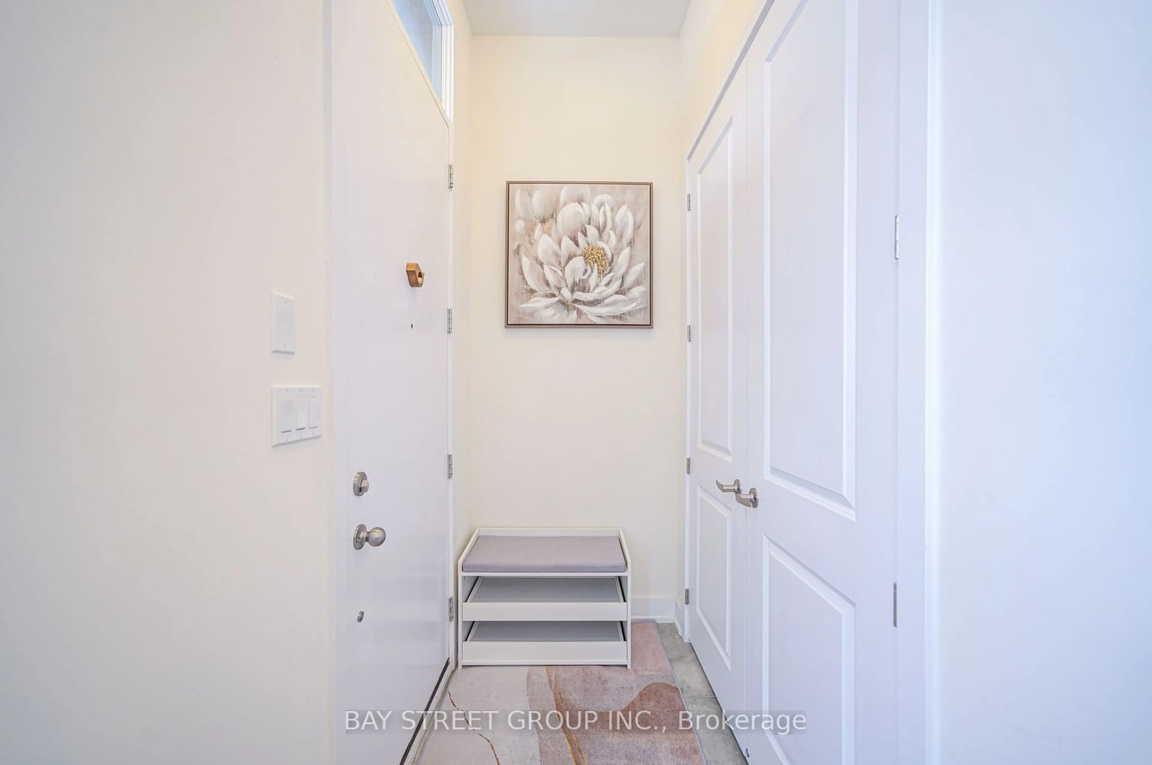 Indoor entryway for 35 Sundew Lane, Richmond Hill Ontario L4E 1H7