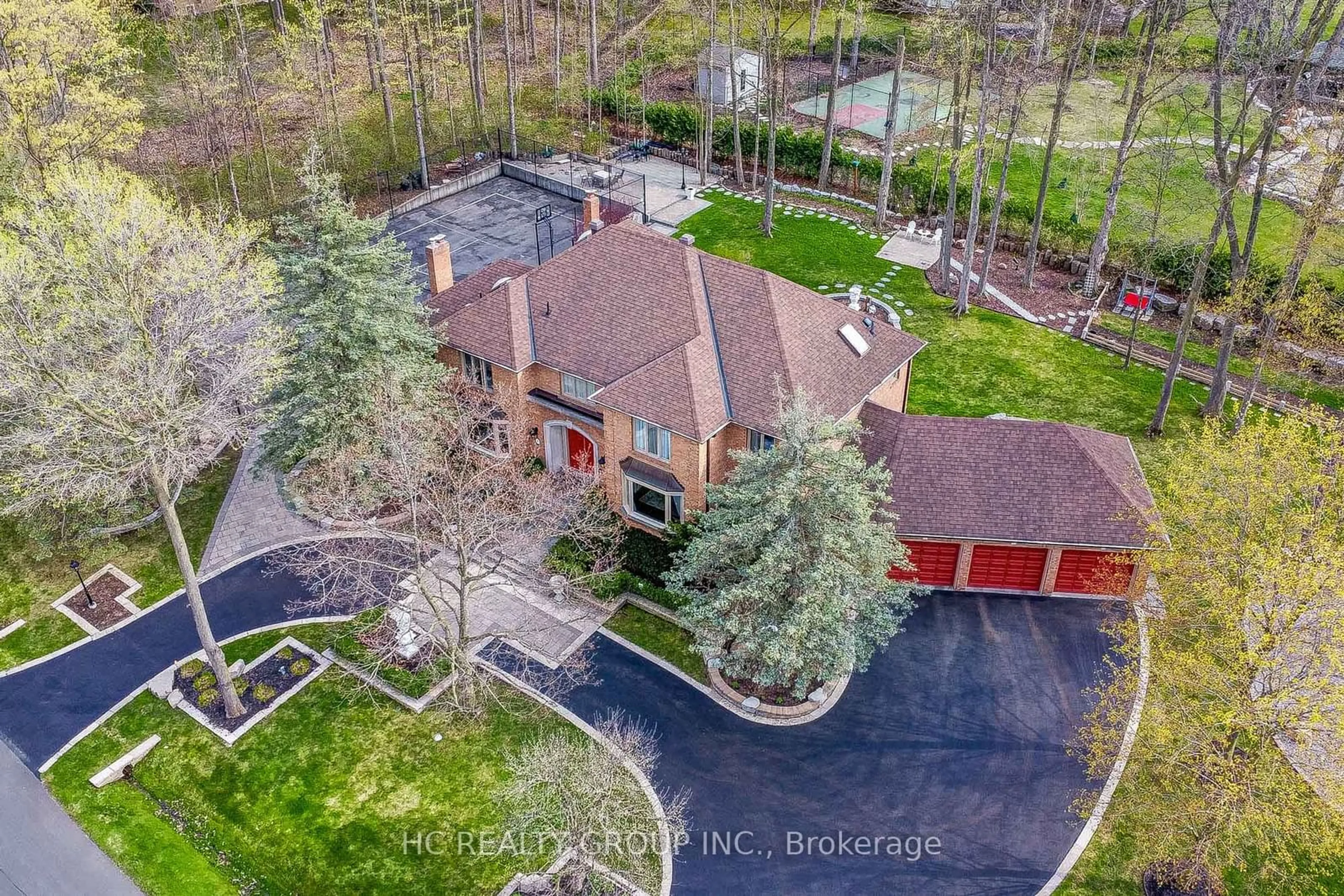 A pic from outside/outdoor area/front of a property/back of a property/a pic from drone, unknown for 2 Glenridge Dr, Markham Ontario L6C 1A1