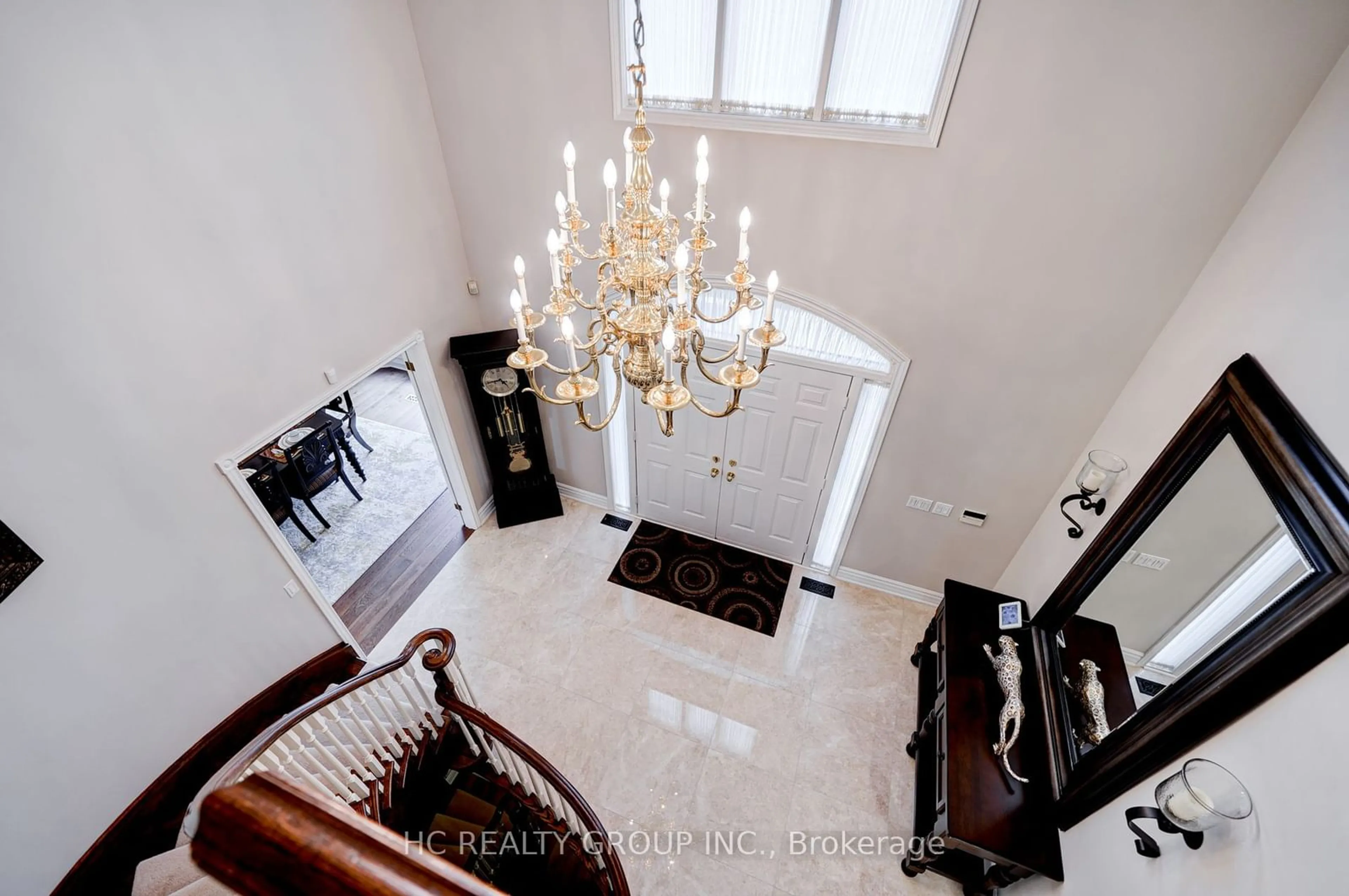 Indoor foyer for 2 Glenridge Dr, Markham Ontario L6C 1A1