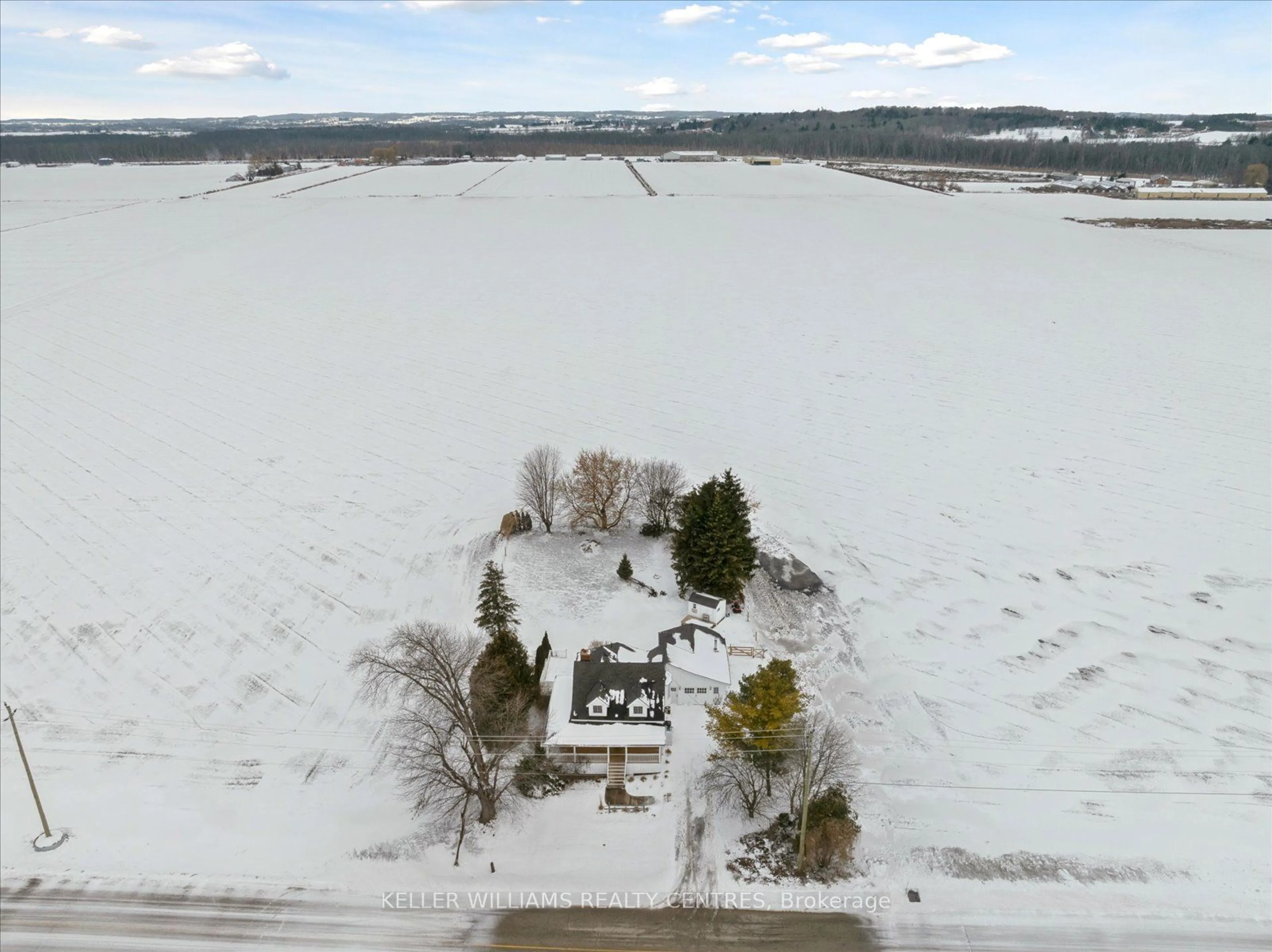 A pic from outside/outdoor area/front of a property/back of a property/a pic from drone, water/lake/river/ocean view for 1242 River Rd, Bradford West Gwillimbury Ontario L9N 1L3