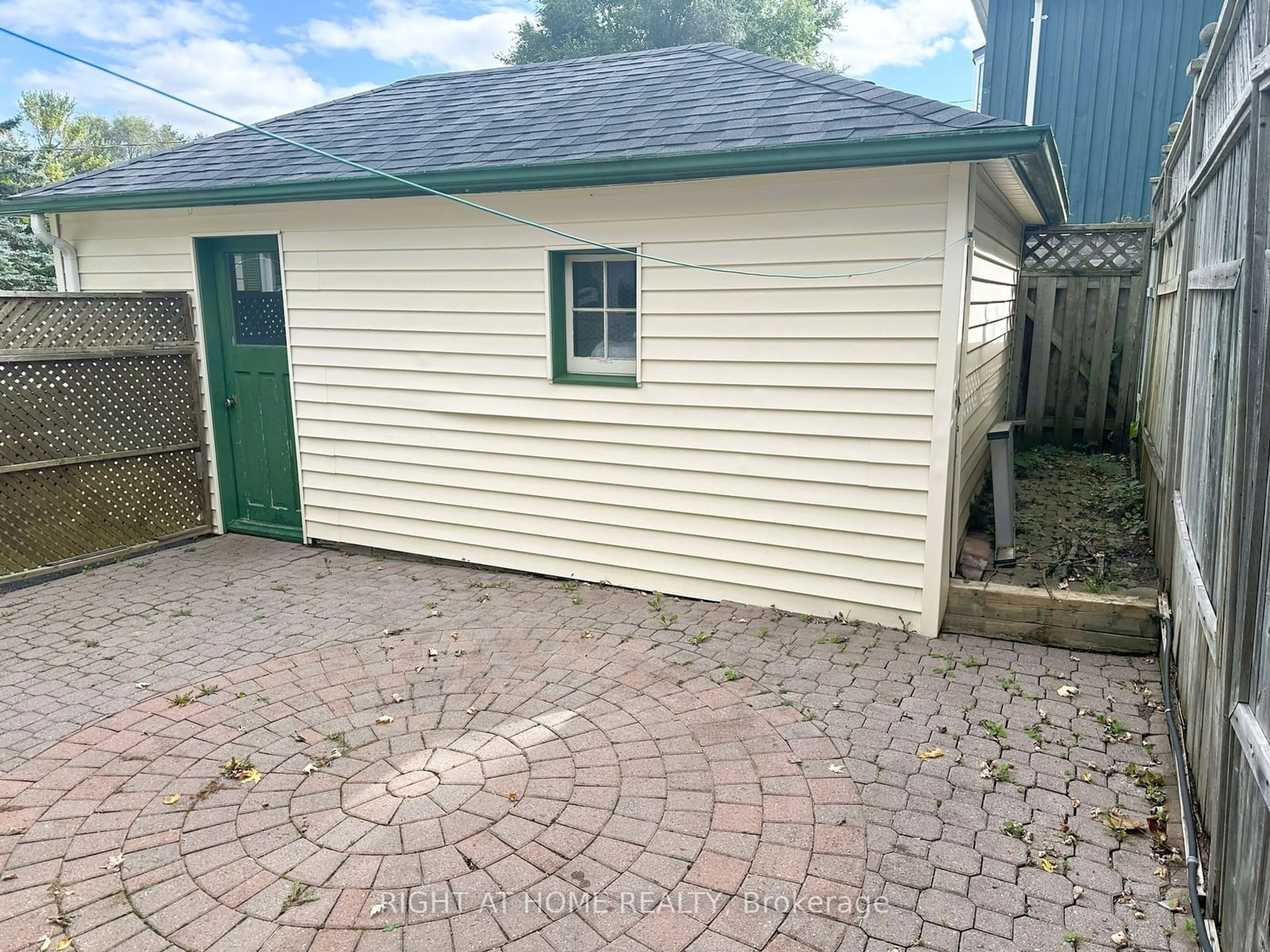 Shed for 782 Gorham St, Newmarket Ontario L3Y 1L6