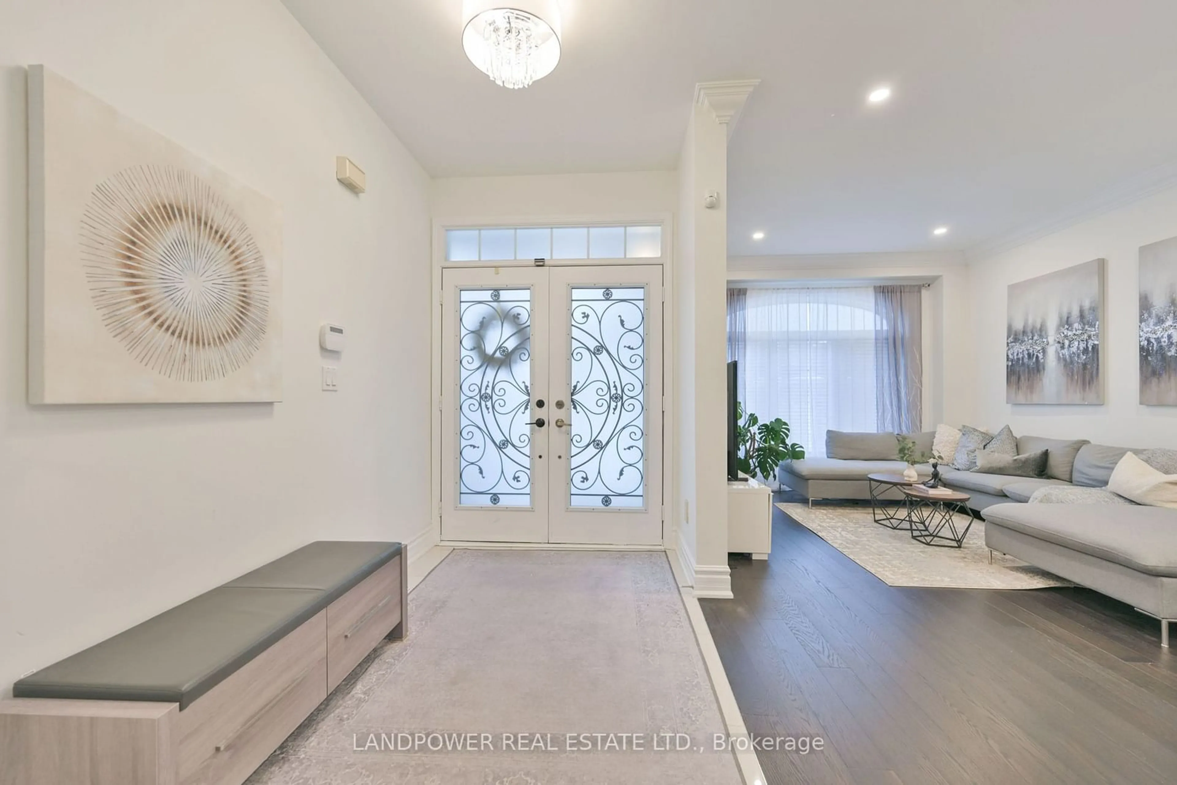 Indoor entryway for 6 Tower Bridge Cres, Markham Ontario L6C 2M8