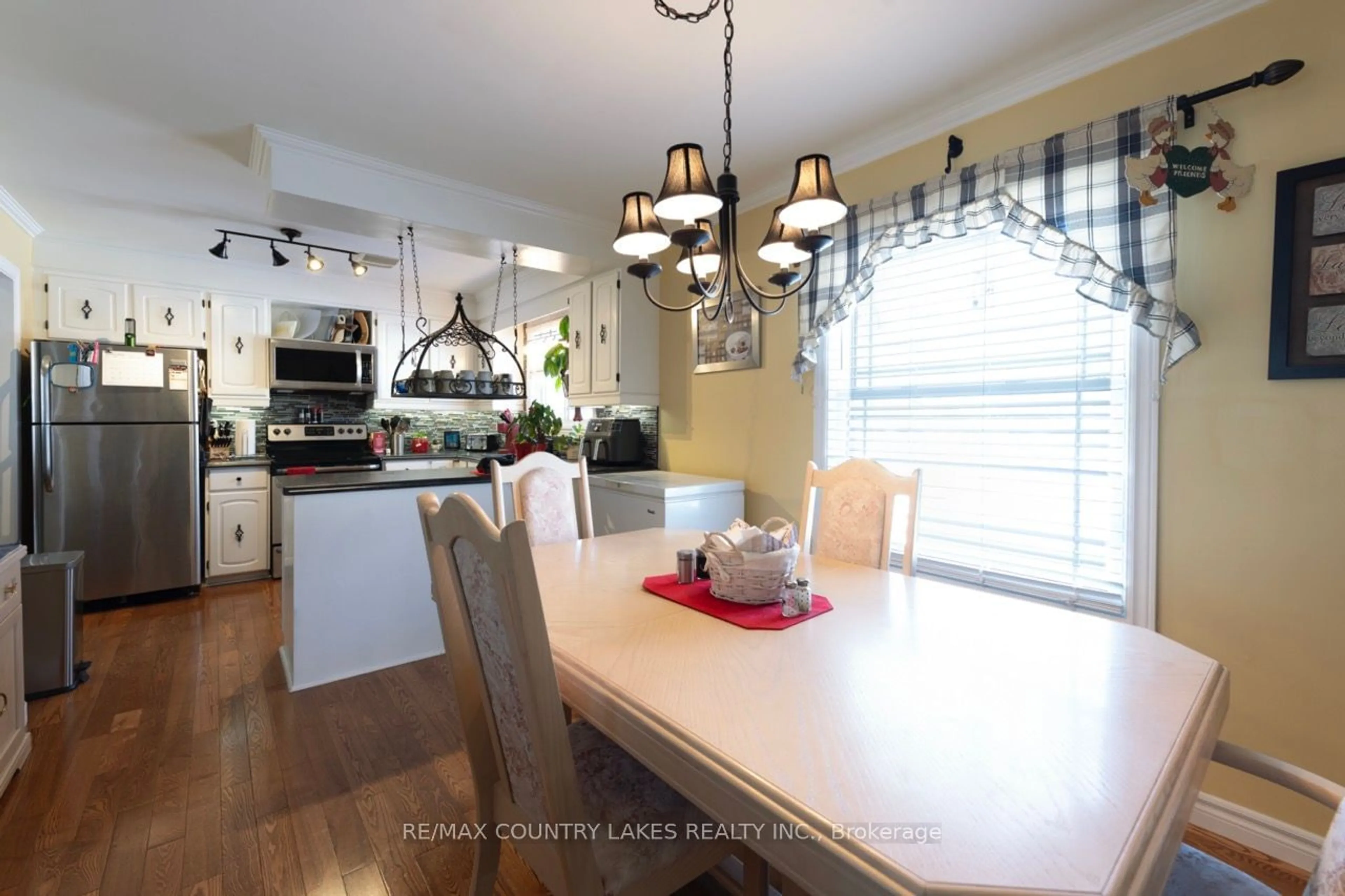 Open concept kitchen, unknown for 7 Queen St, Brock Ontario L0E 1E0