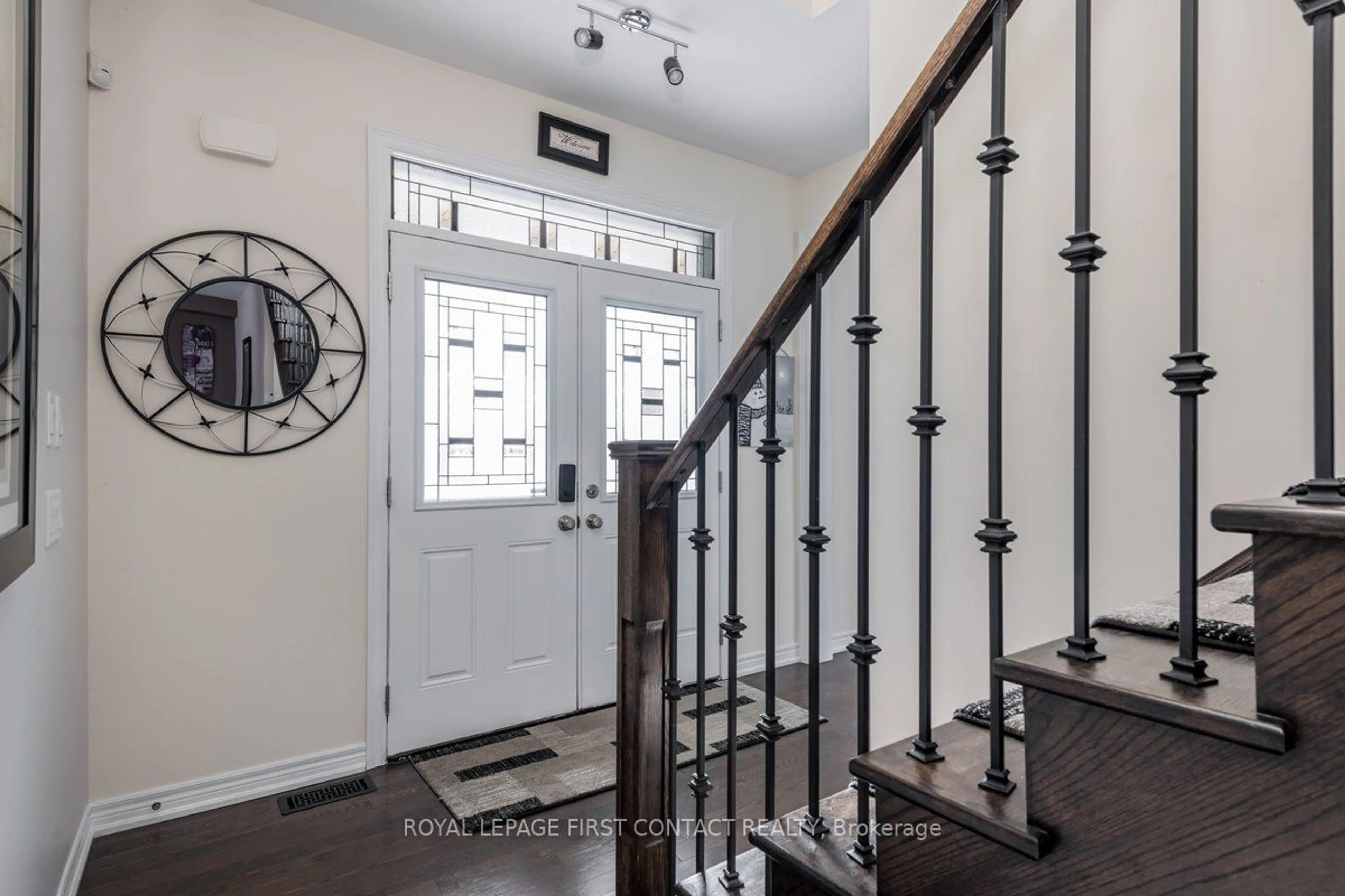 Indoor entryway for 1 Kidd St, Bradford West Gwillimbury Ontario L3Z 0V5