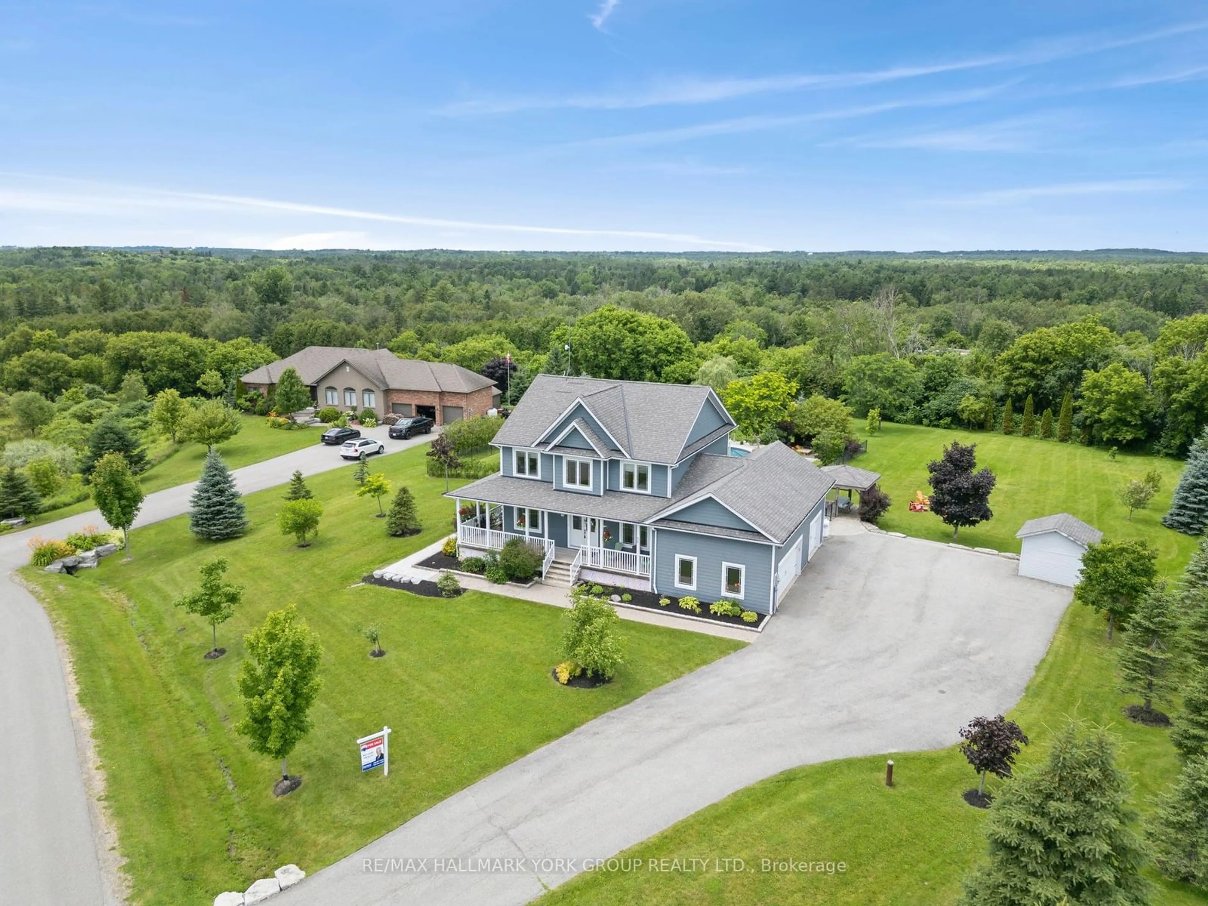 A pic from outside/outdoor area/front of a property/back of a property/a pic from drone, unknown for 27 Bagshaw Cres, Uxbridge Ontario L9P 0A9