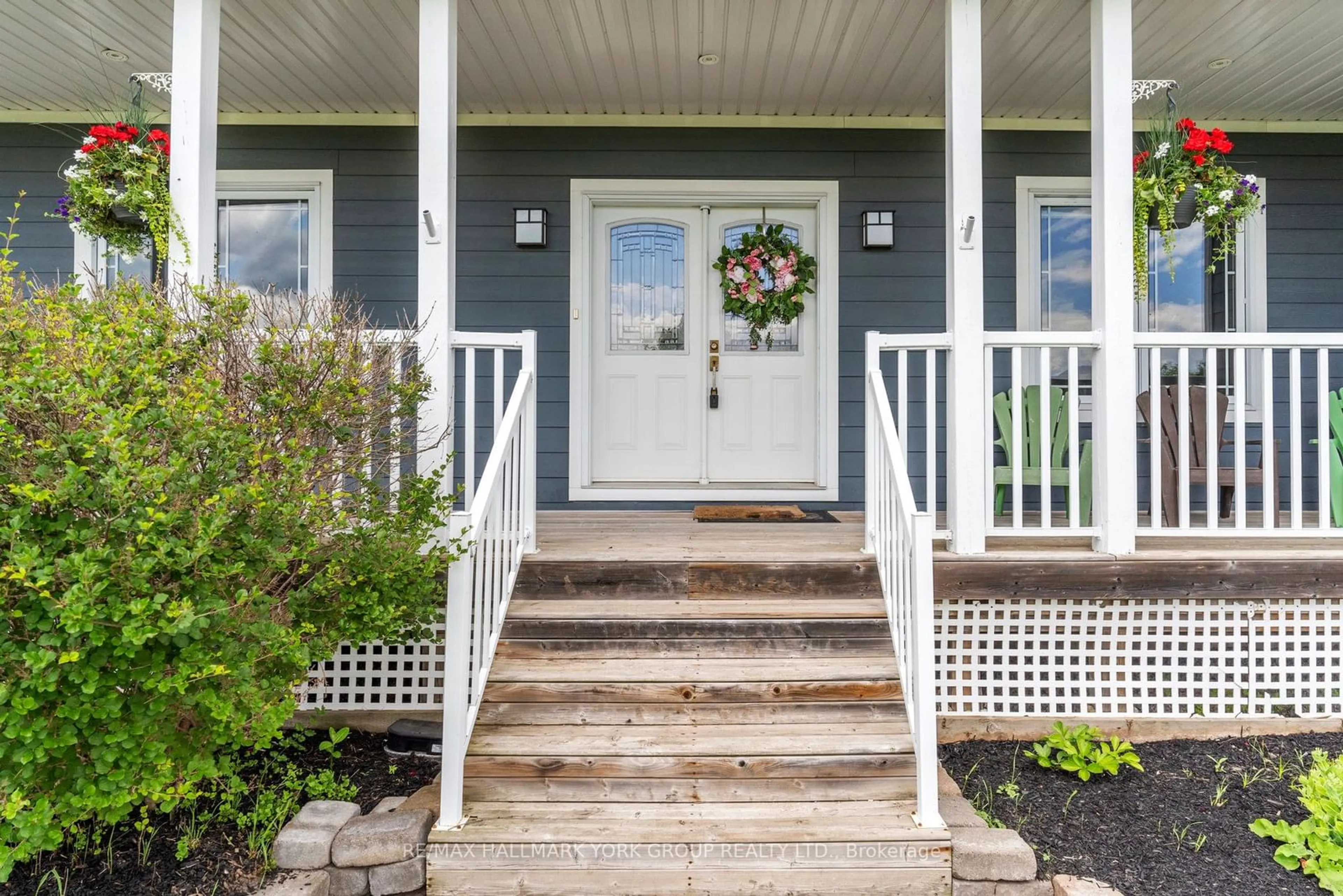 Indoor entryway for 27 Bagshaw Cres, Uxbridge Ontario L9P 0A9