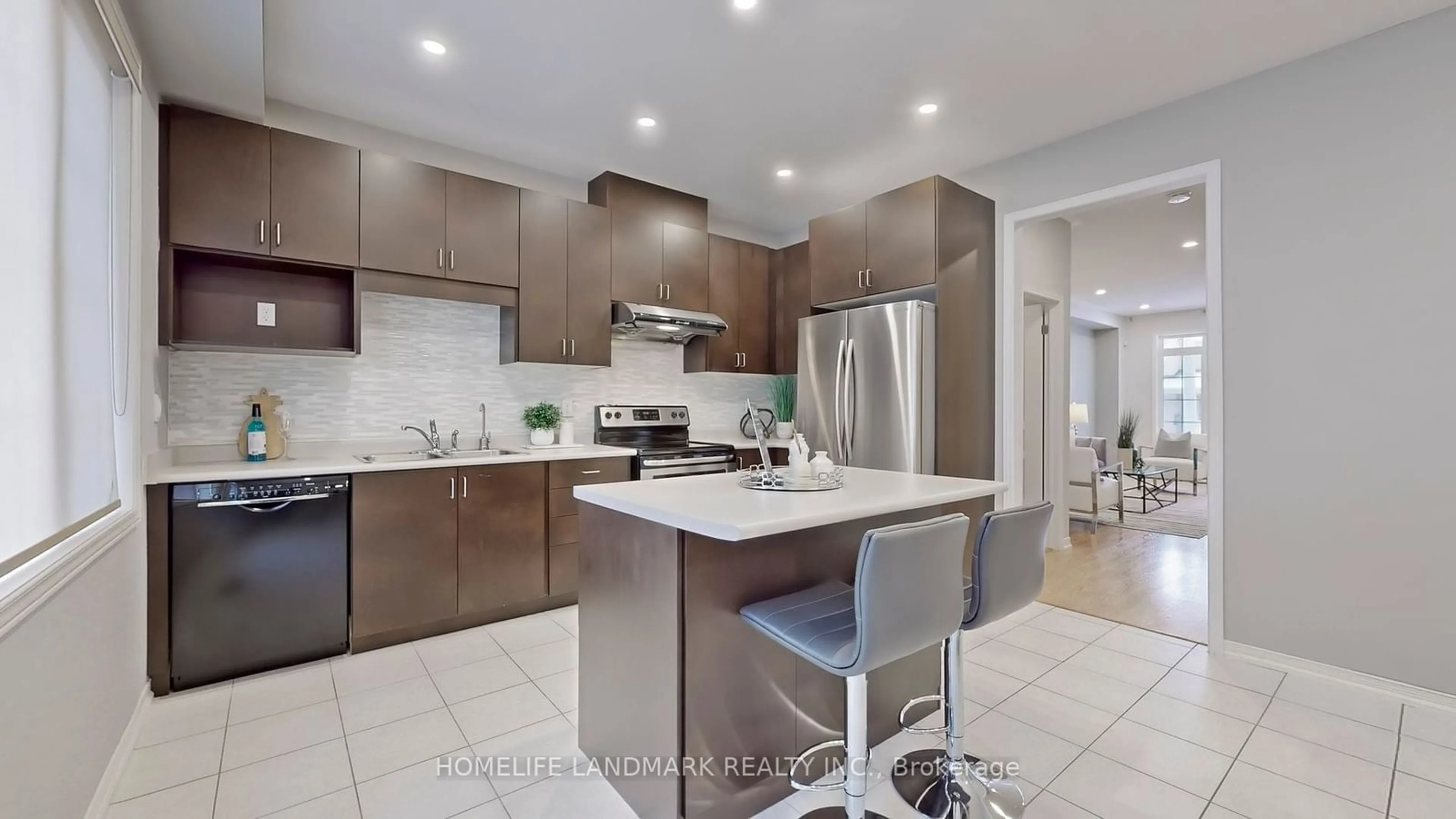 Open concept kitchen, ceramic/tile floor for 33 King William Cres, Richmond Hill Ontario L4B 4S7