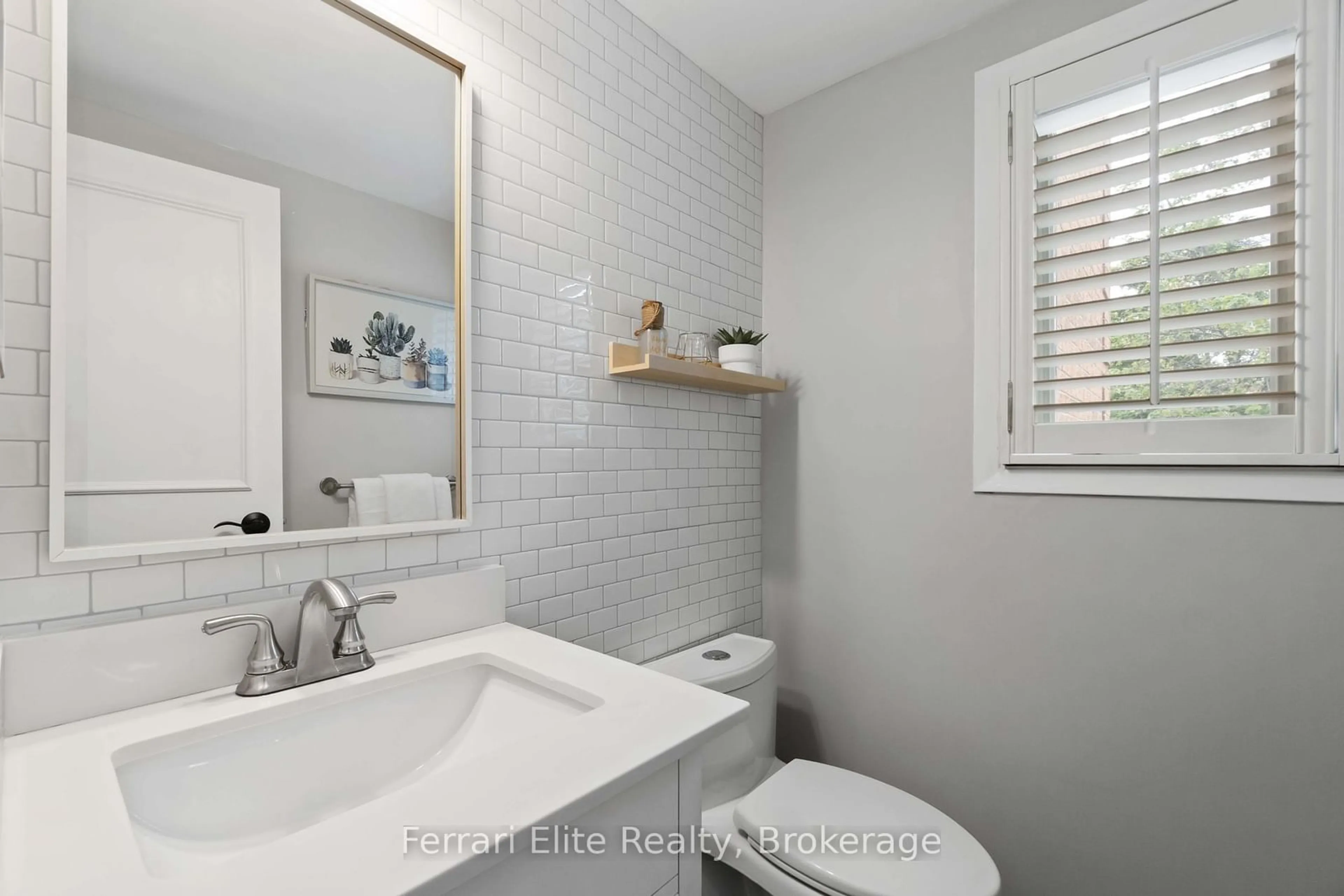 Standard bathroom, ceramic/tile floor for 38 Lansbury Crt, Vaughan Ontario L4J 5J9