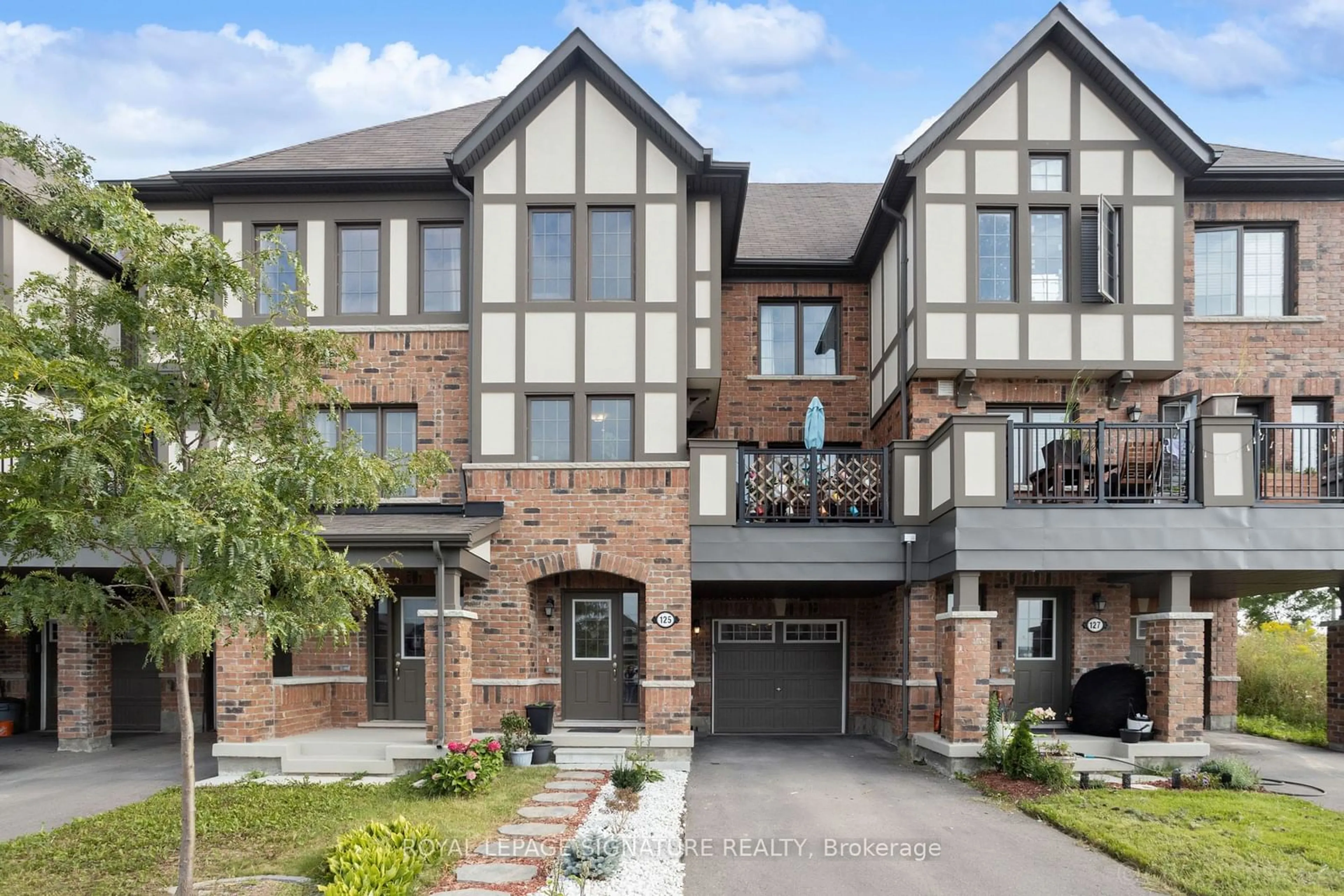 Home with brick exterior material, street for 125 McAlister Ave, Richmond Hill Ontario L4S 0L6