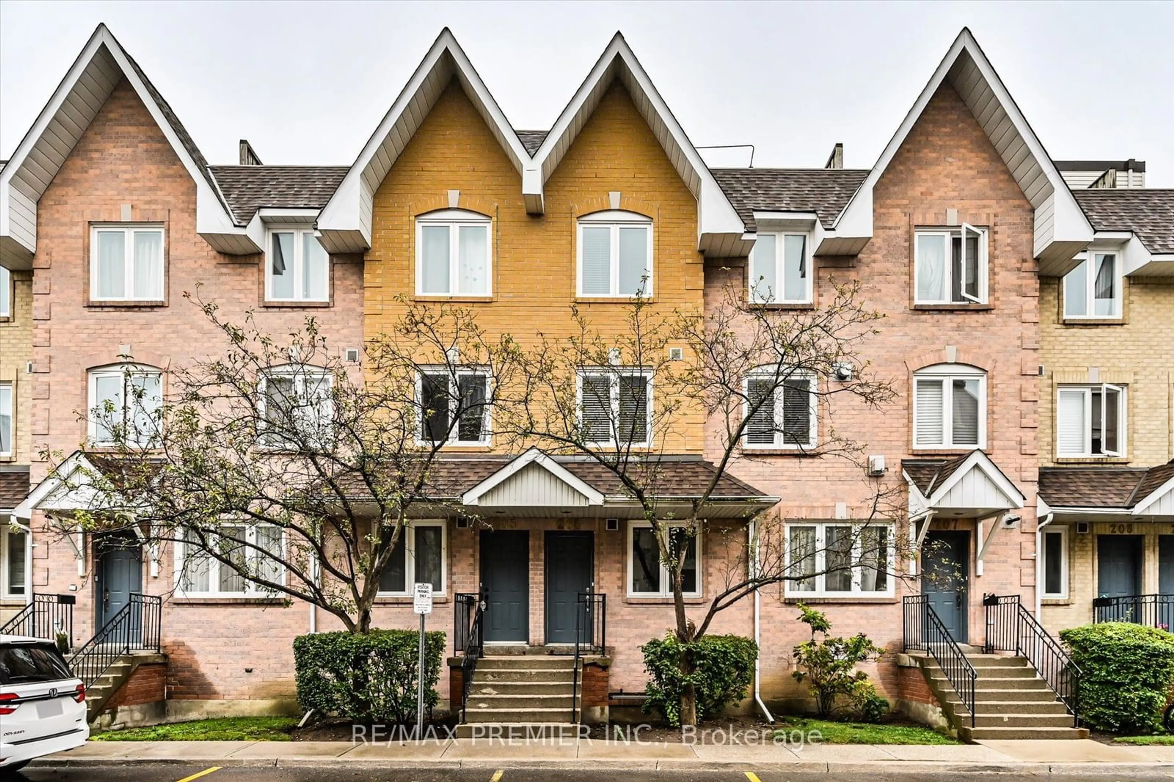 Home with brick exterior material, street for 75 Weldrick Rd #206, Richmond Hill Ontario L4C 0H9