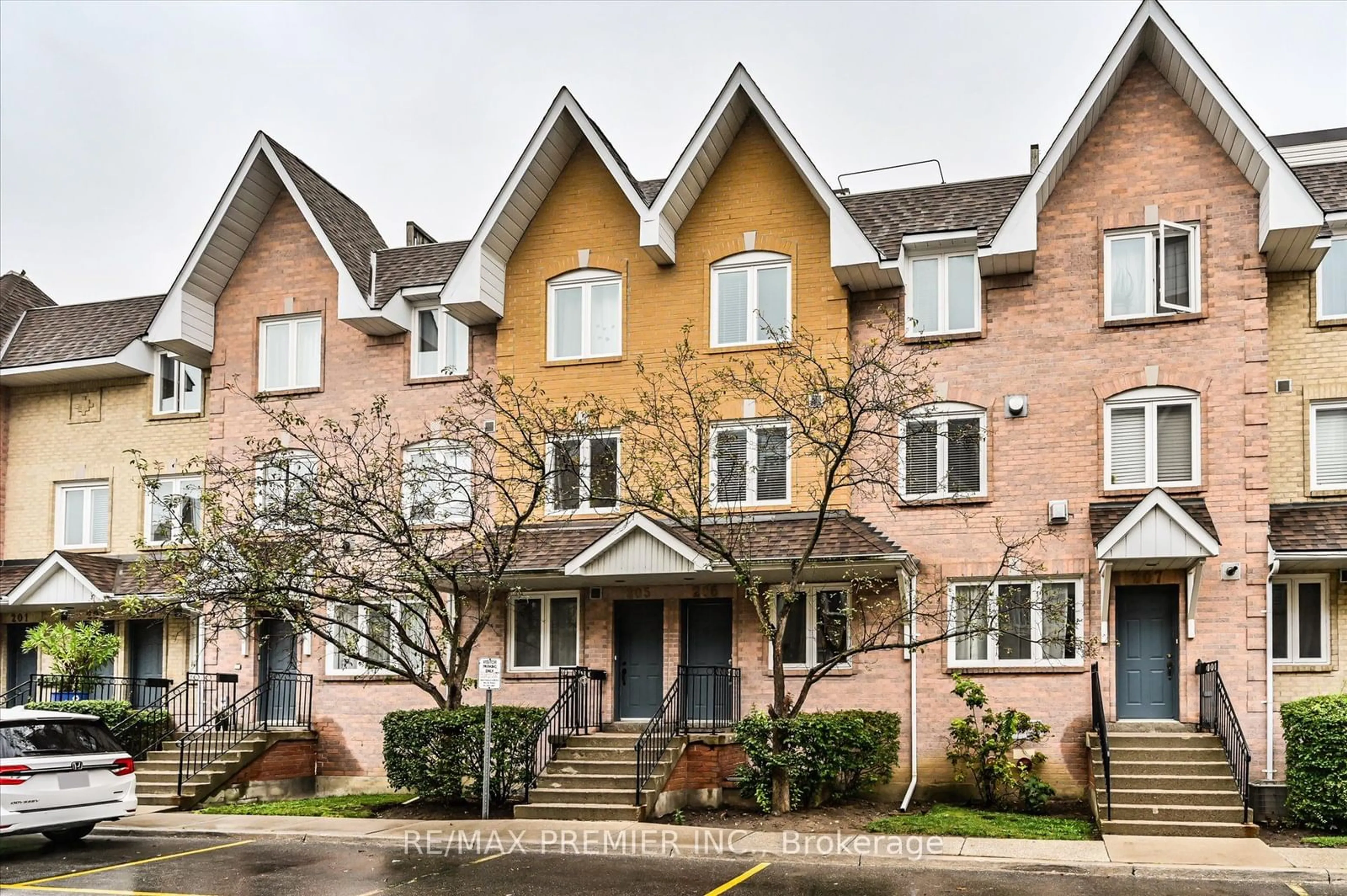 Home with brick exterior material, street for 75 Weldrick Rd #206, Richmond Hill Ontario L4C 0H9