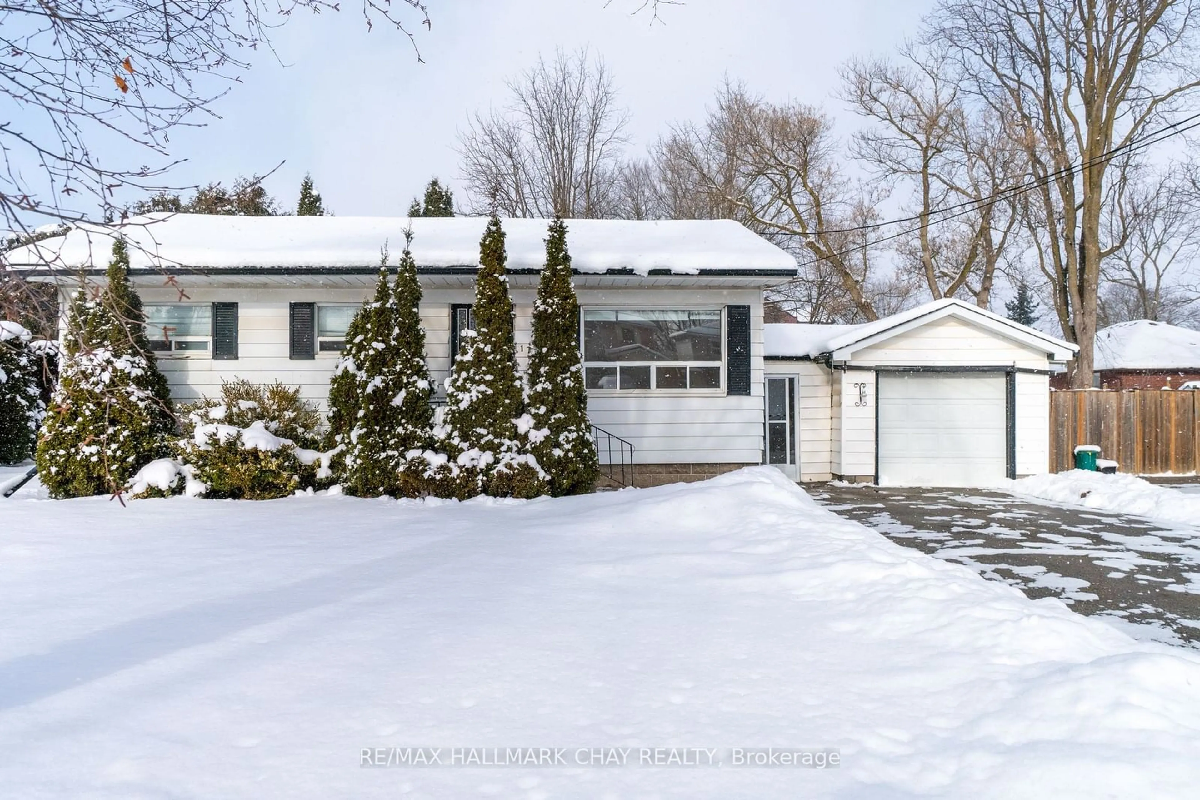 Home with vinyl exterior material, street for 178 Albert St, New Tecumseth Ontario L9R 1G4