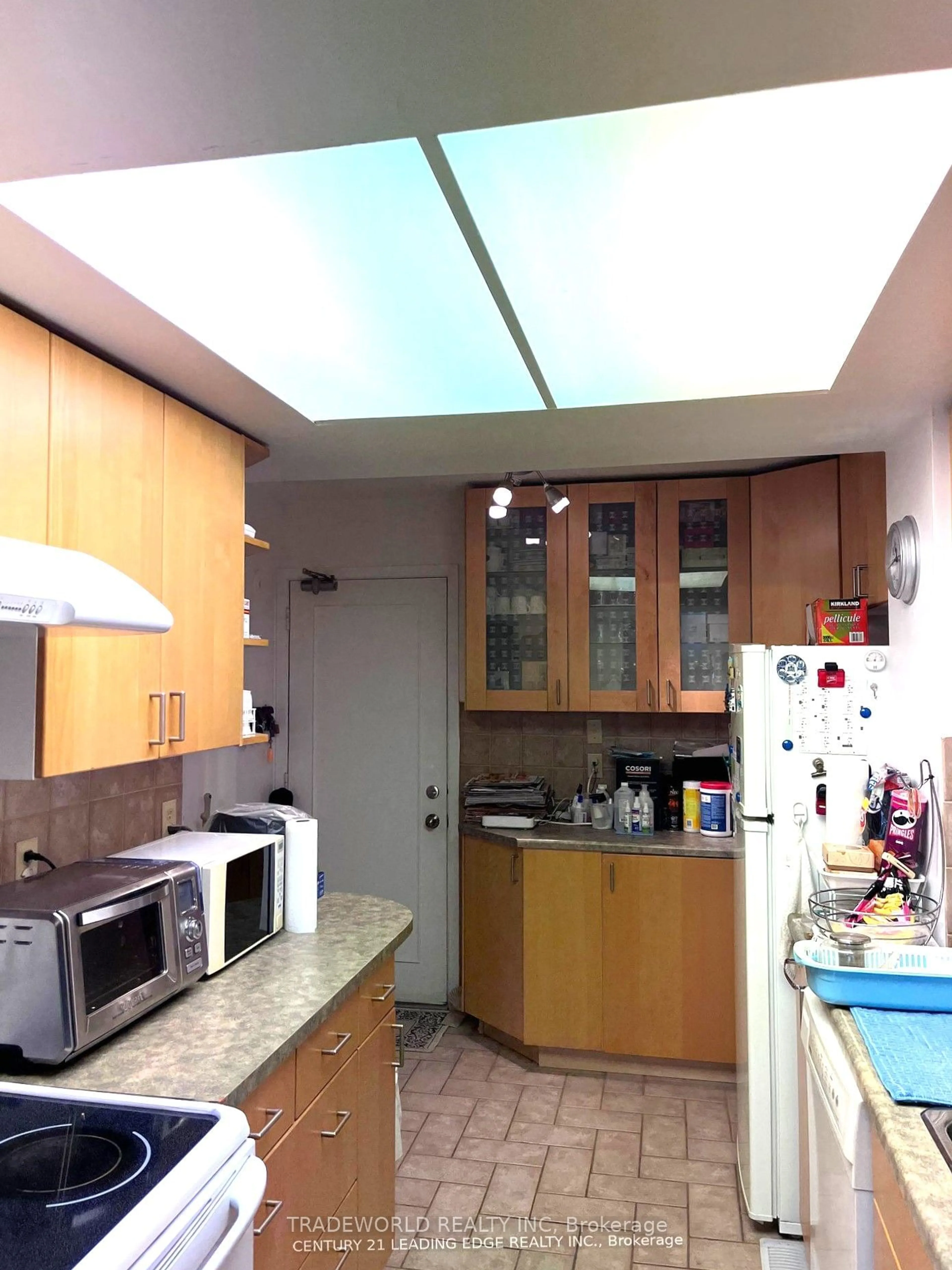 Standard kitchen, unknown for 122 Tamarack Dr, Markham Ontario L3T 4X4