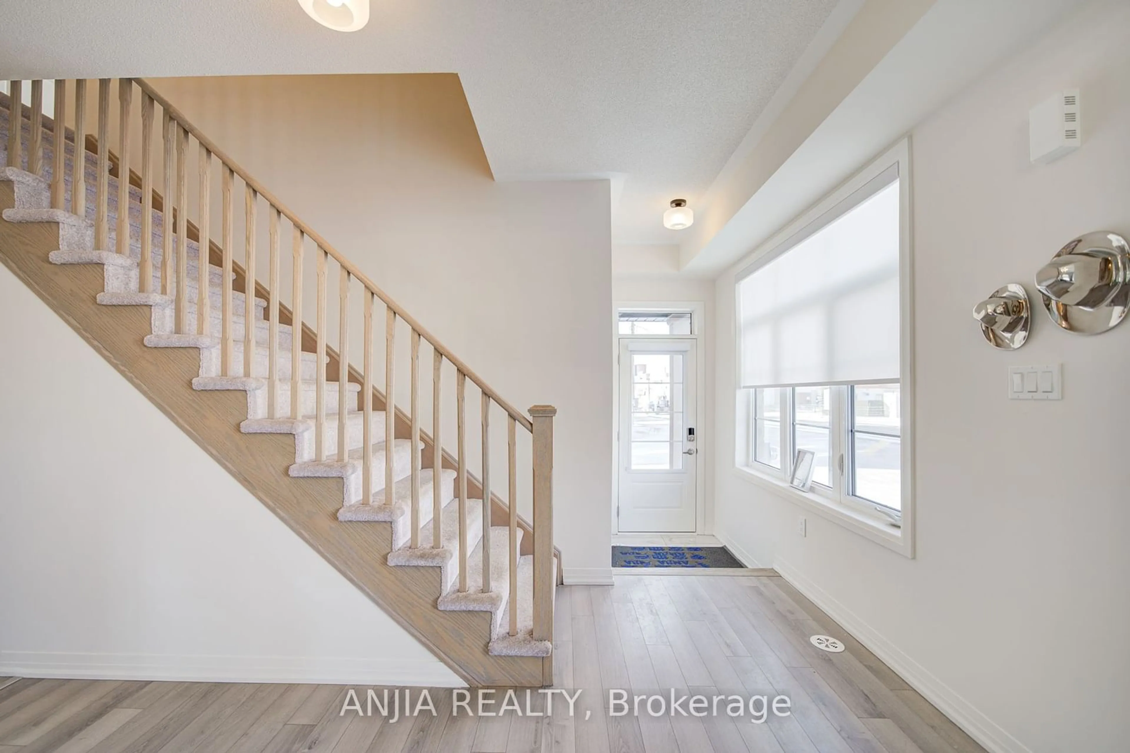 Indoor entryway for 111 Carneros Way, Markham Ontario L6B 1R2