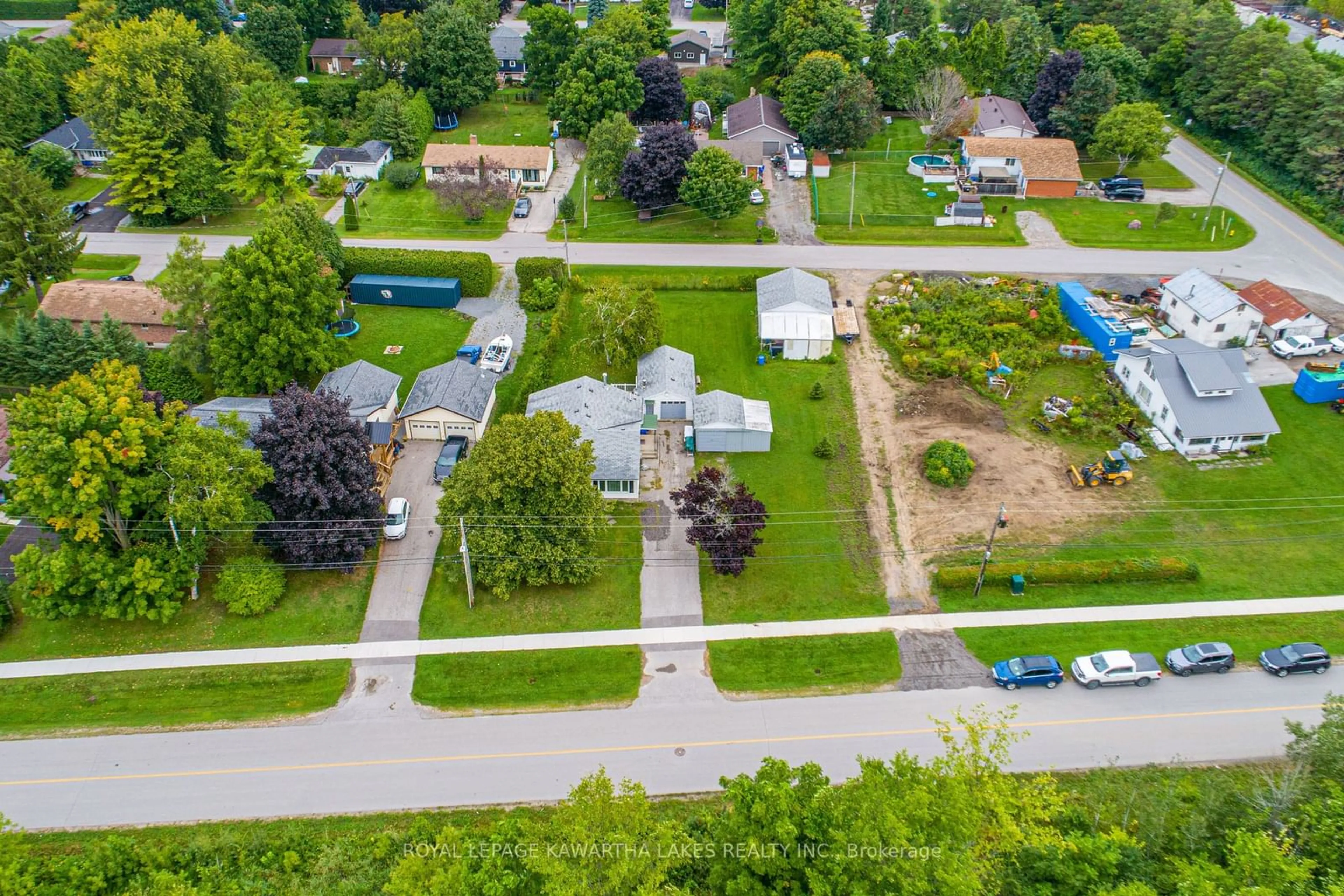 A pic from outside/outdoor area/front of a property/back of a property/a pic from drone, street for 122 Victoria Ave, Brock Ontario L0K 1A0