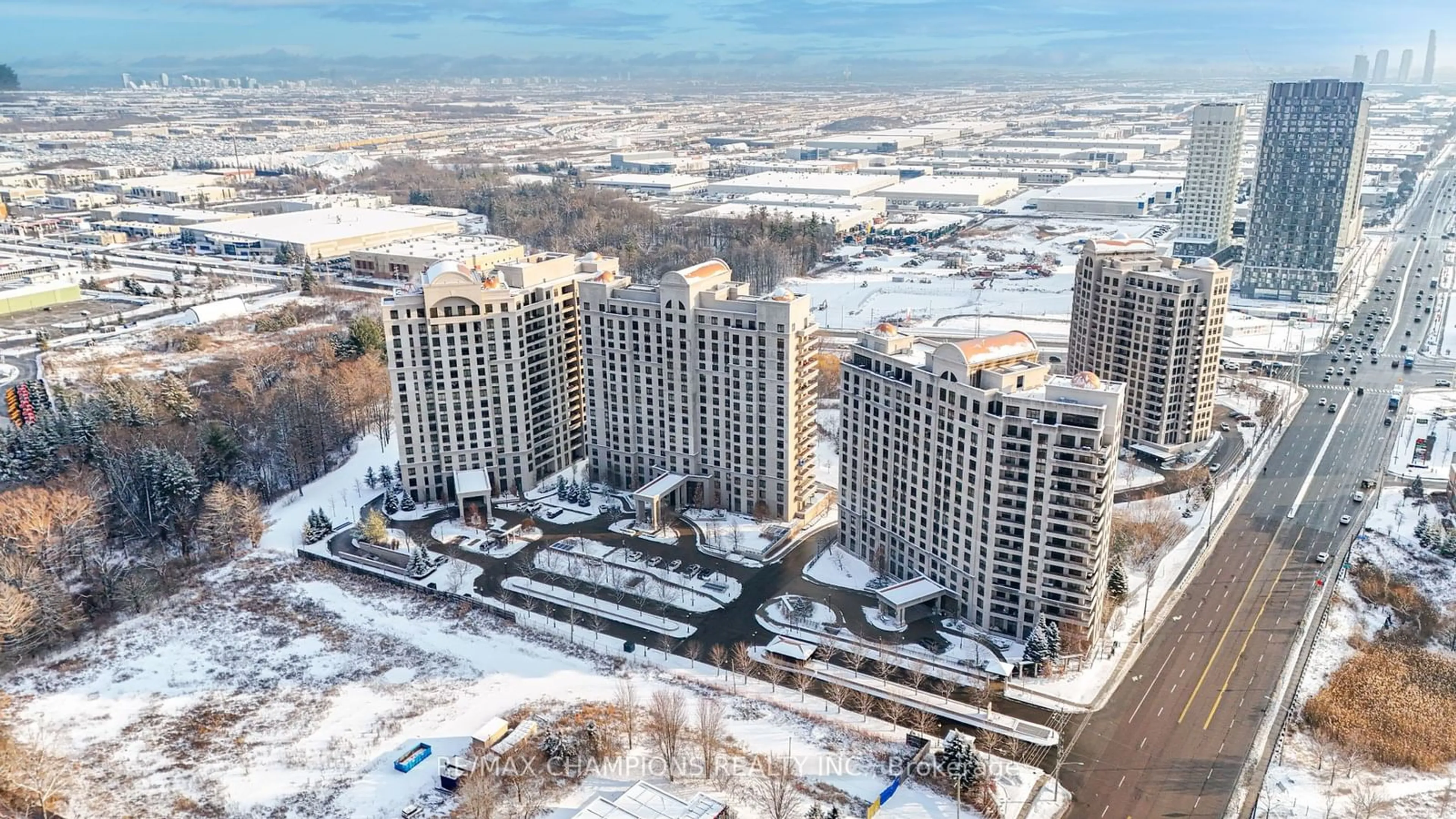 A pic from outside/outdoor area/front of a property/back of a property/a pic from drone, city buildings view from balcony for 9245 JANE St #PH 07, Vaughan Ontario L6A 0J9