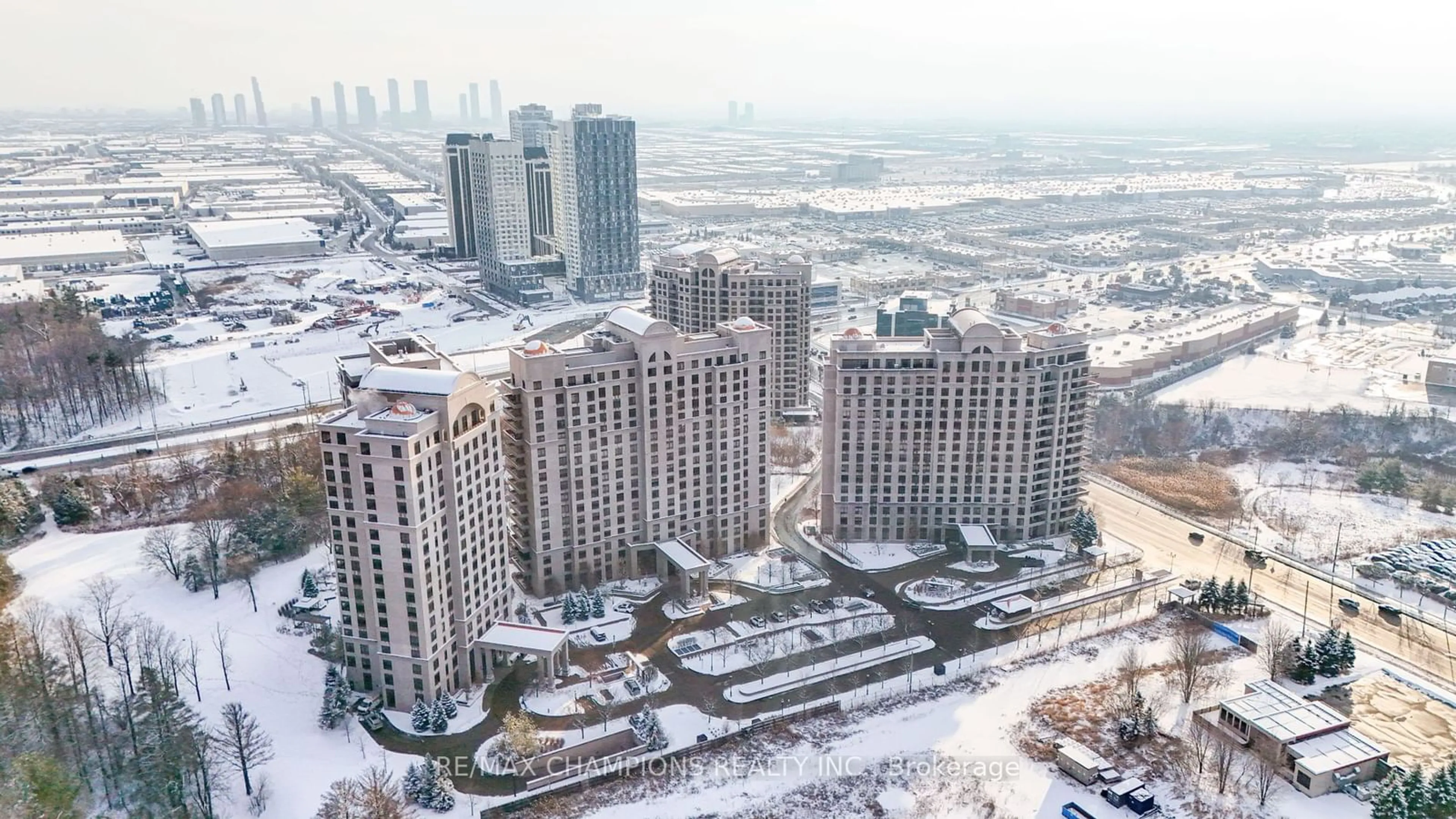 A pic from outside/outdoor area/front of a property/back of a property/a pic from drone, city buildings view from balcony for 9245 JANE St #PH 07, Vaughan Ontario L6A 0J9