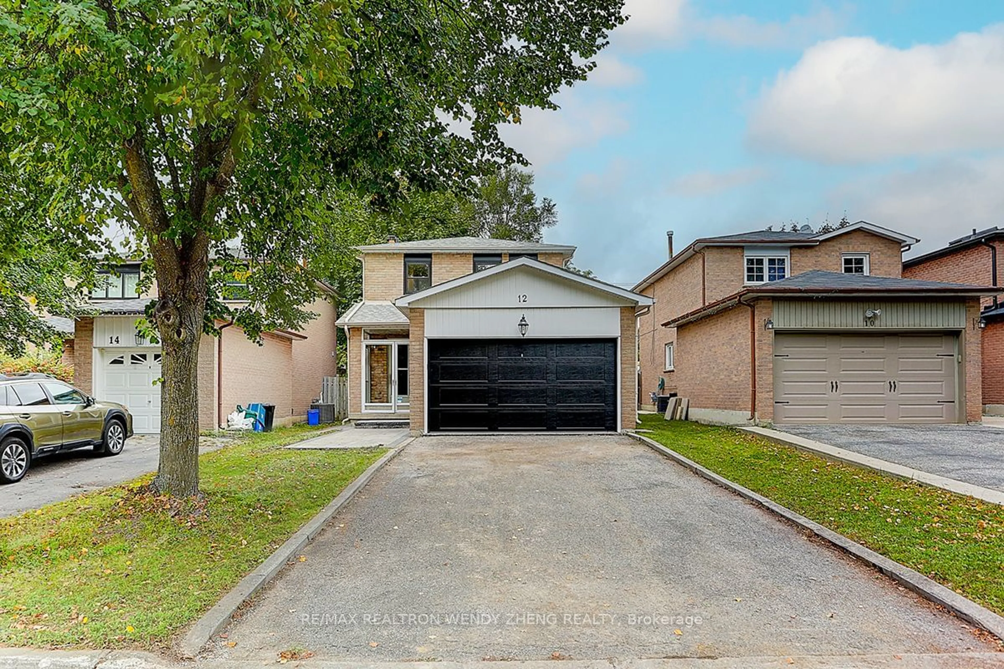 A pic from outside/outdoor area/front of a property/back of a property/a pic from drone, street for 12 WOOLEN MILL Rd, Markham Ontario L3P 6X4