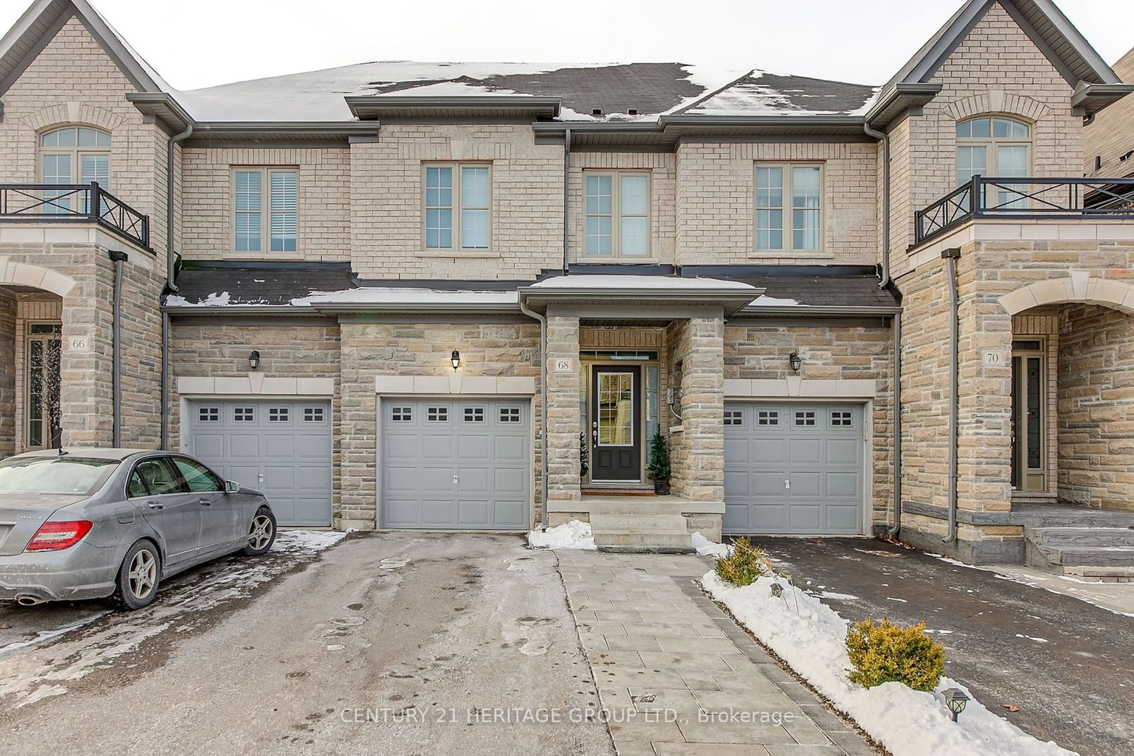 Home with brick exterior material, street for 68 Walter Proctor Rd, East Gwillimbury Ontario L9N 0N9