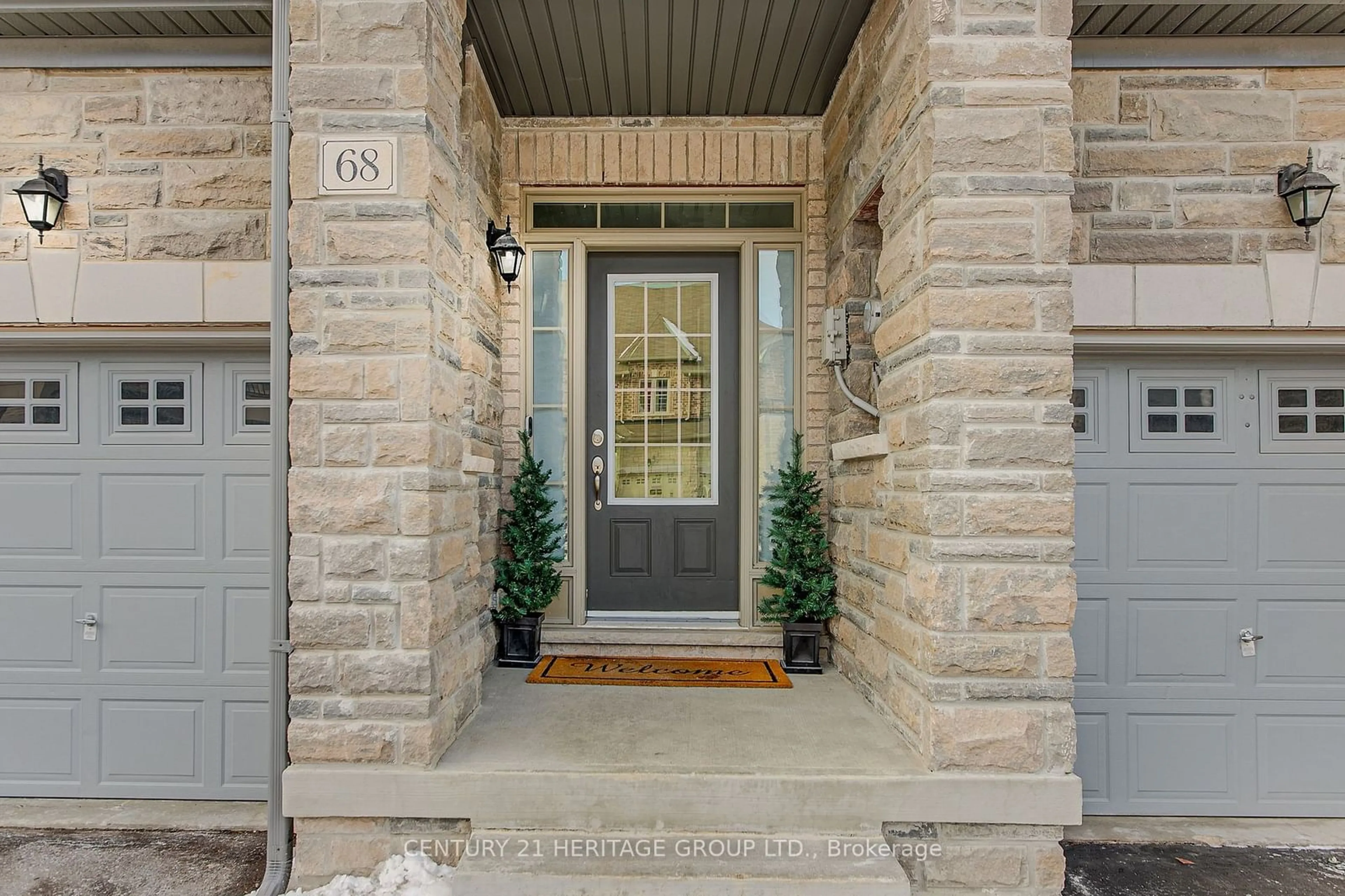 Indoor entryway for 68 Walter Proctor Rd, East Gwillimbury Ontario L9N 0N9