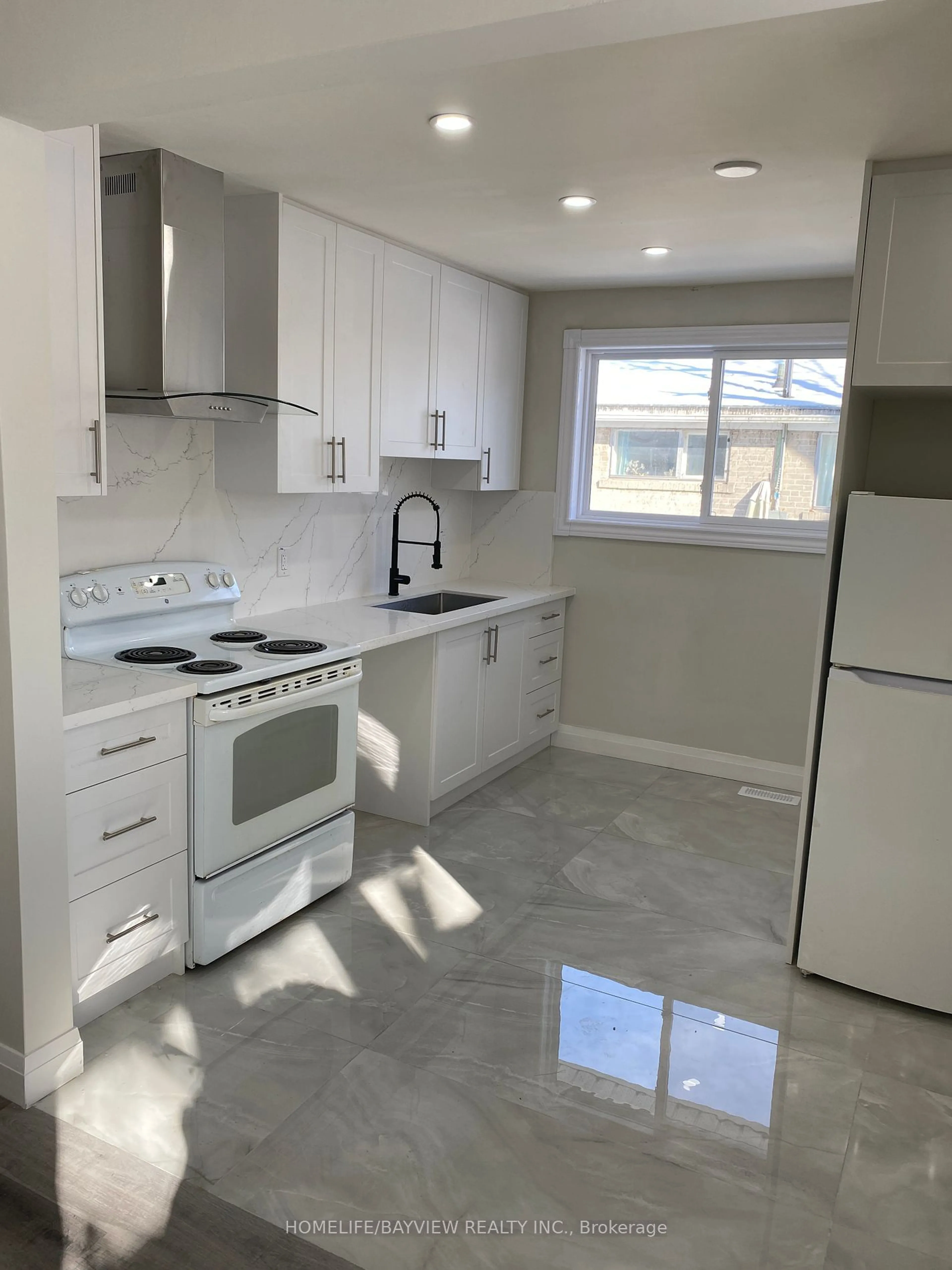 Standard kitchen, ceramic/tile floor for 245 Alsace Rd, Richmond Hill Ontario L4C 2W9