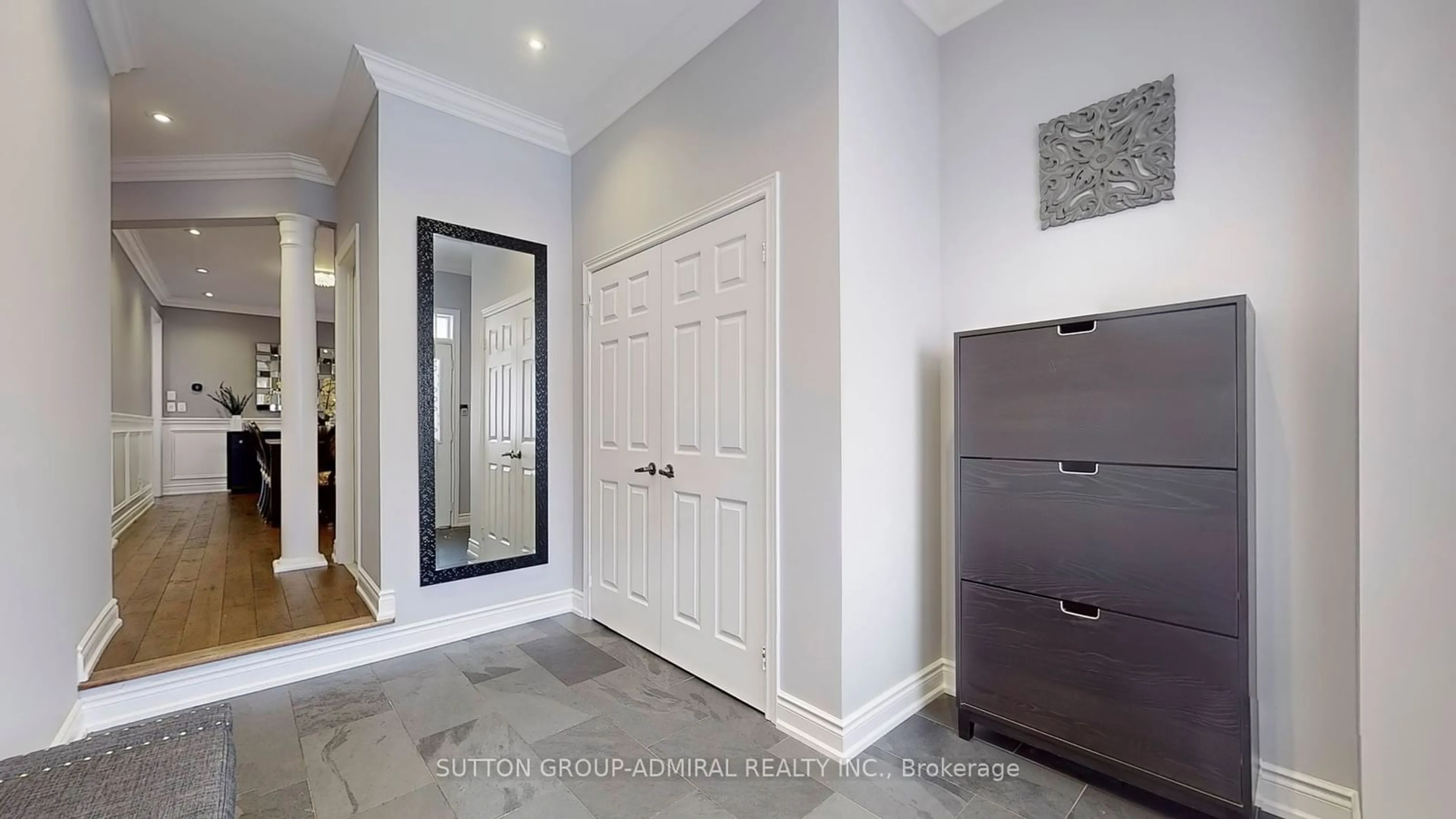 Indoor entryway for 30 White Spruce Cres, Vaughan Ontario L6A 4C5