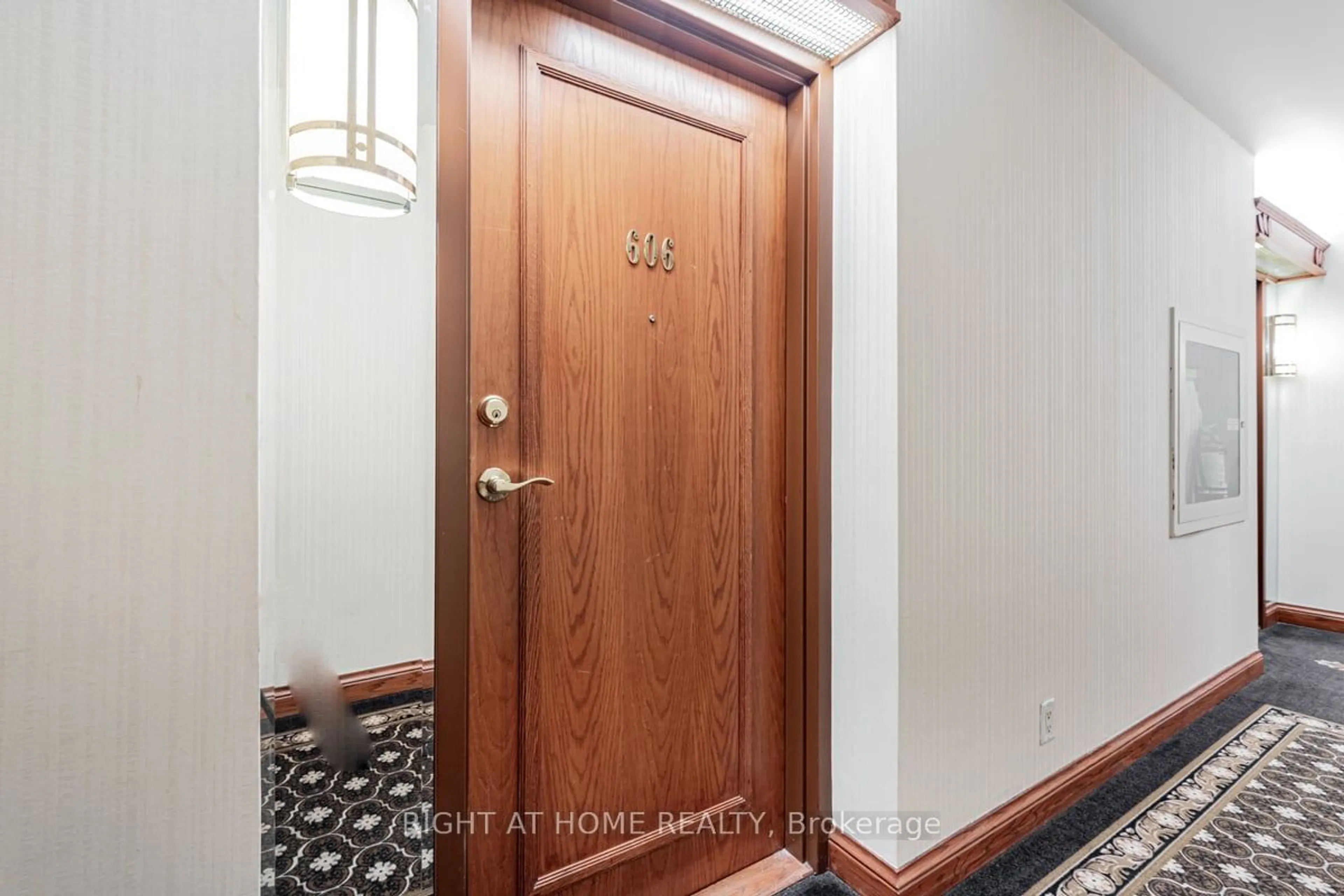 Indoor entryway for 745 New Westminster Dr #606, Vaughan Ontario L4J 8J9