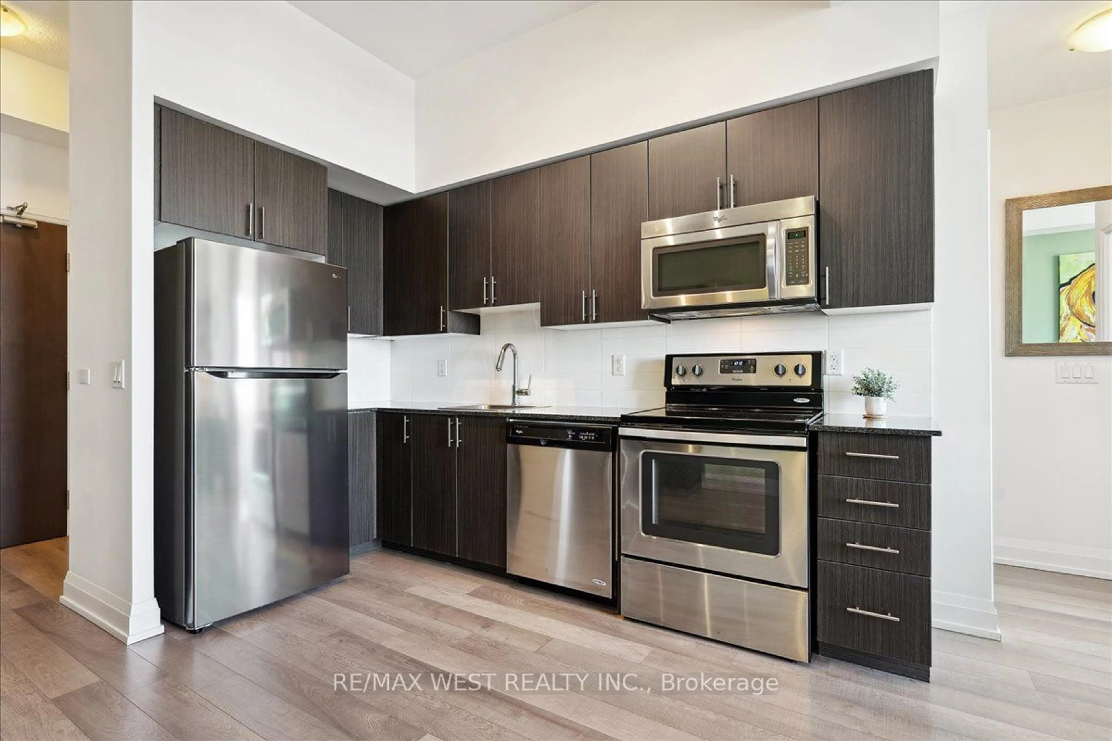 Standard kitchen, wood/laminate floor for 7900 Bathurst St #618, Vaughan Ontario L4J 0J9