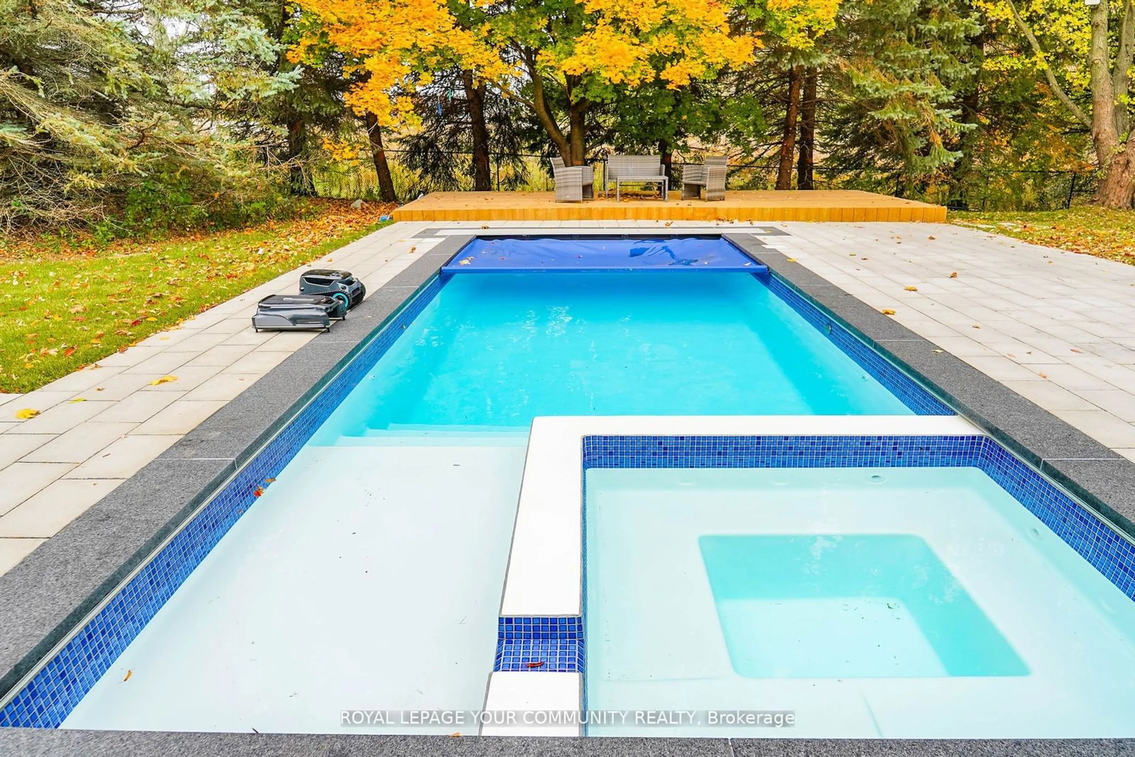 Pool for 23 Anglin Dr, Richmond Hill Ontario L4E 3M5