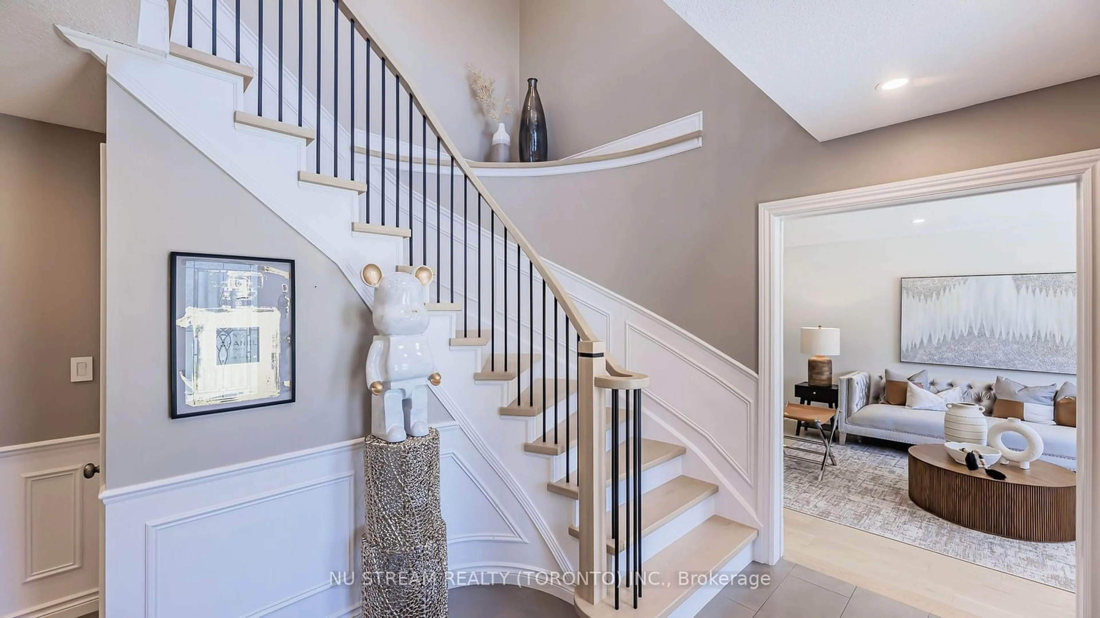 Stairs for 1055 Easthill Crt, Newmarket Ontario L3Y 5V4