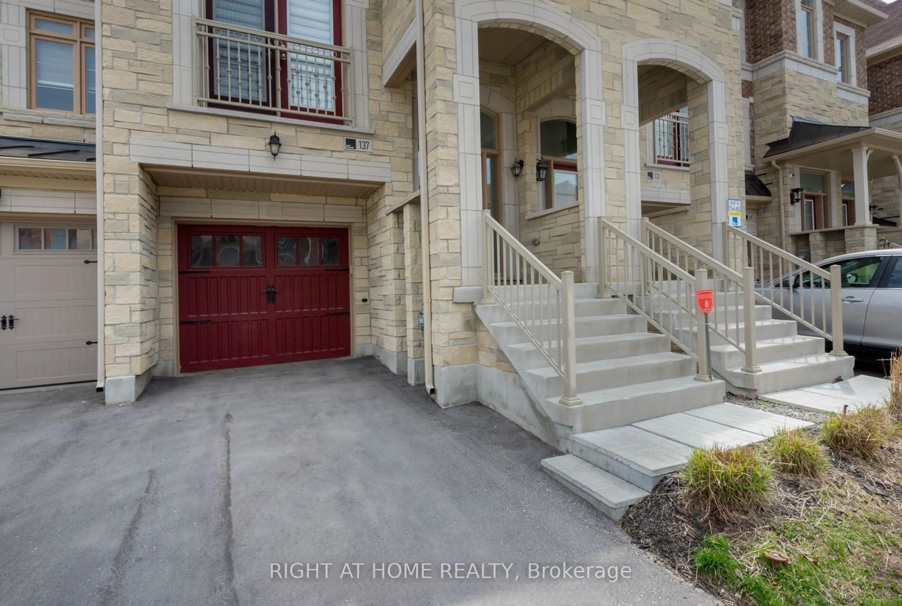 Indoor entryway for 137 Allegranza Ave, Vaughan Ontario L4L 1A6