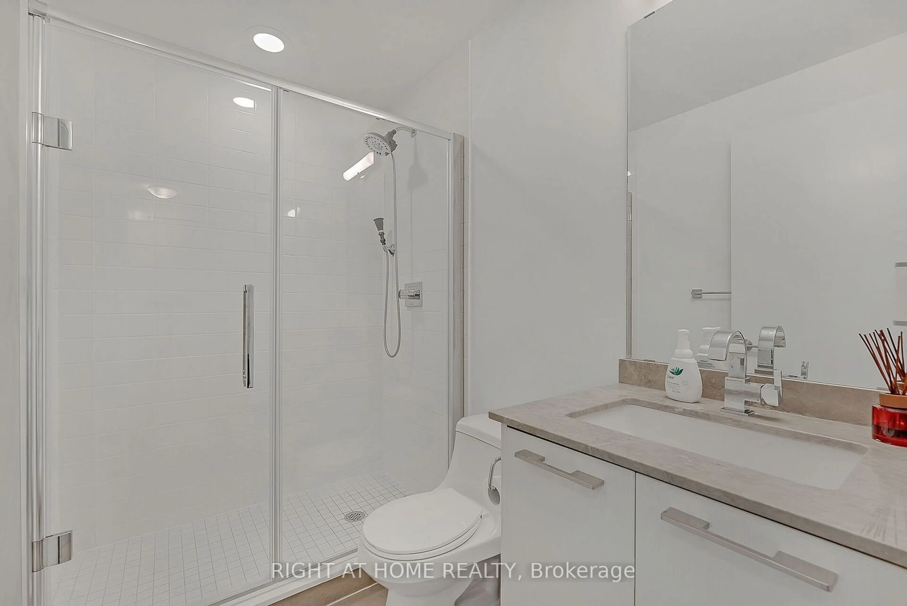 Standard bathroom, unknown for 9471 Yonge St #1616, Richmond Hill Ontario L4C 1V4