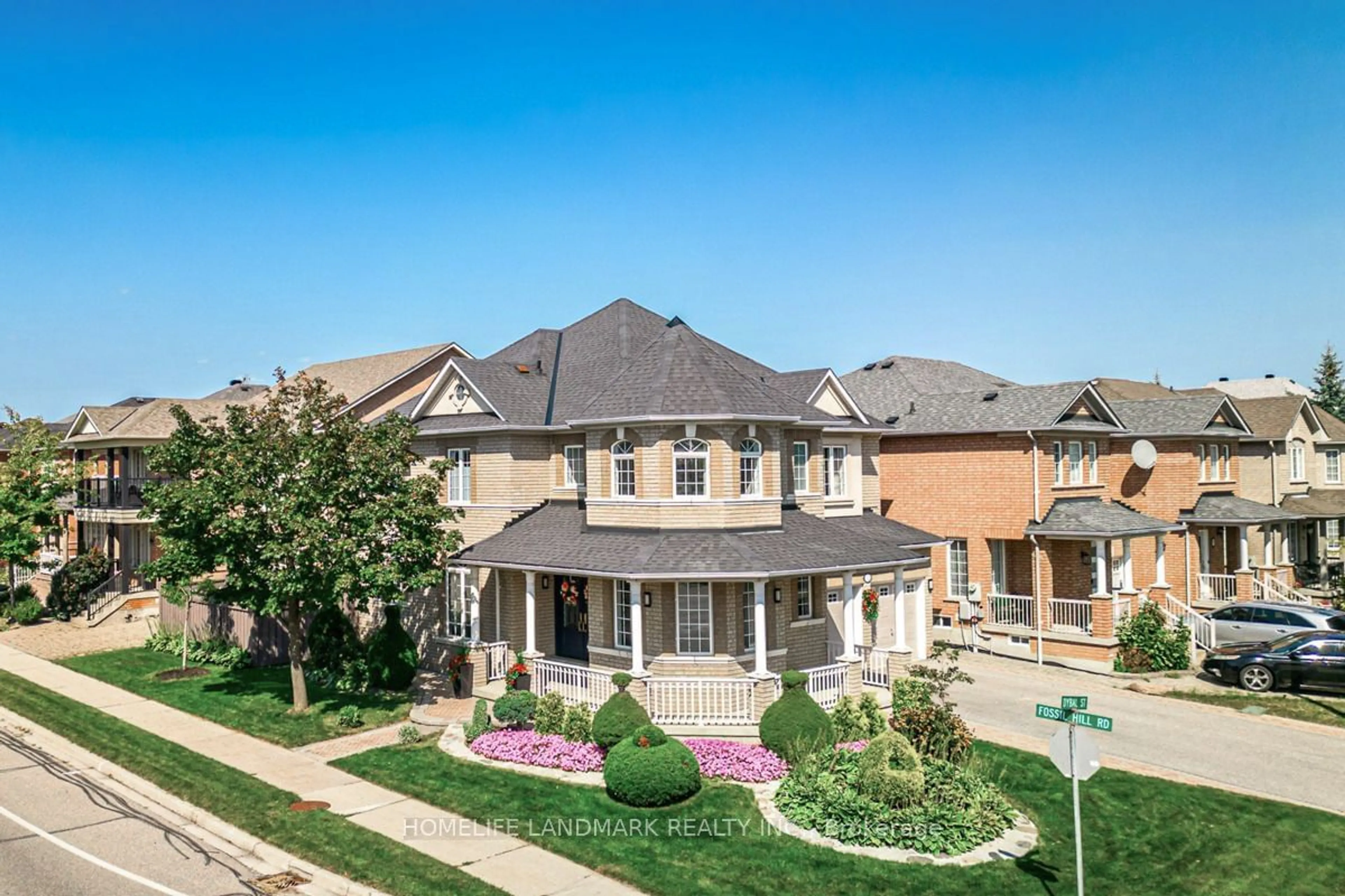 A pic from outside/outdoor area/front of a property/back of a property/a pic from drone, street for 2 Dybal St, Vaughan Ontario L4H 2L4