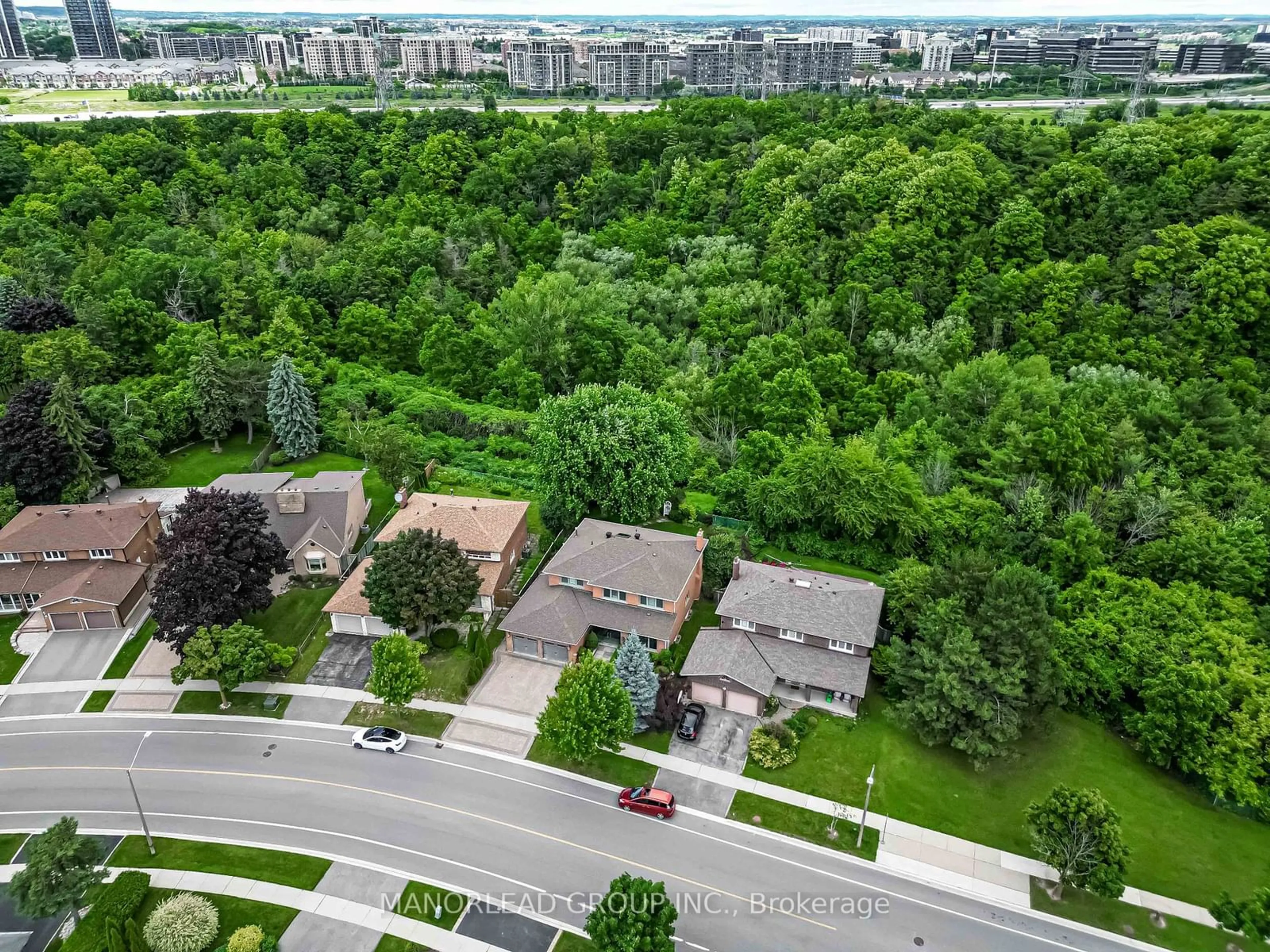 A pic from outside/outdoor area/front of a property/back of a property/a pic from drone, city buildings view from balcony for 102 Willowbrook Rd, Markham Ontario L3T 5P5