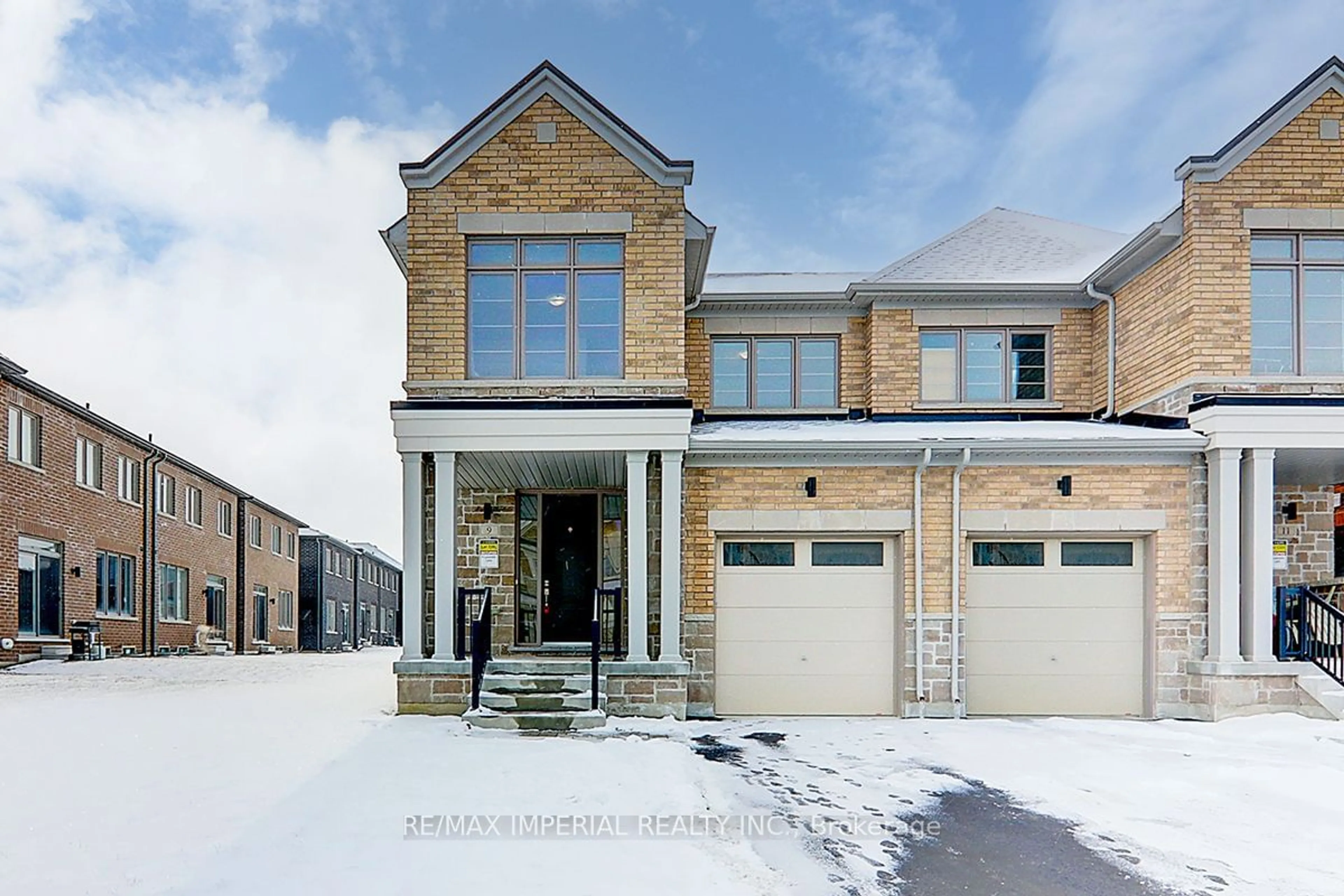 Home with brick exterior material, street for 9 Lazarette Lane, East Gwillimbury Ontario L9N 0V6