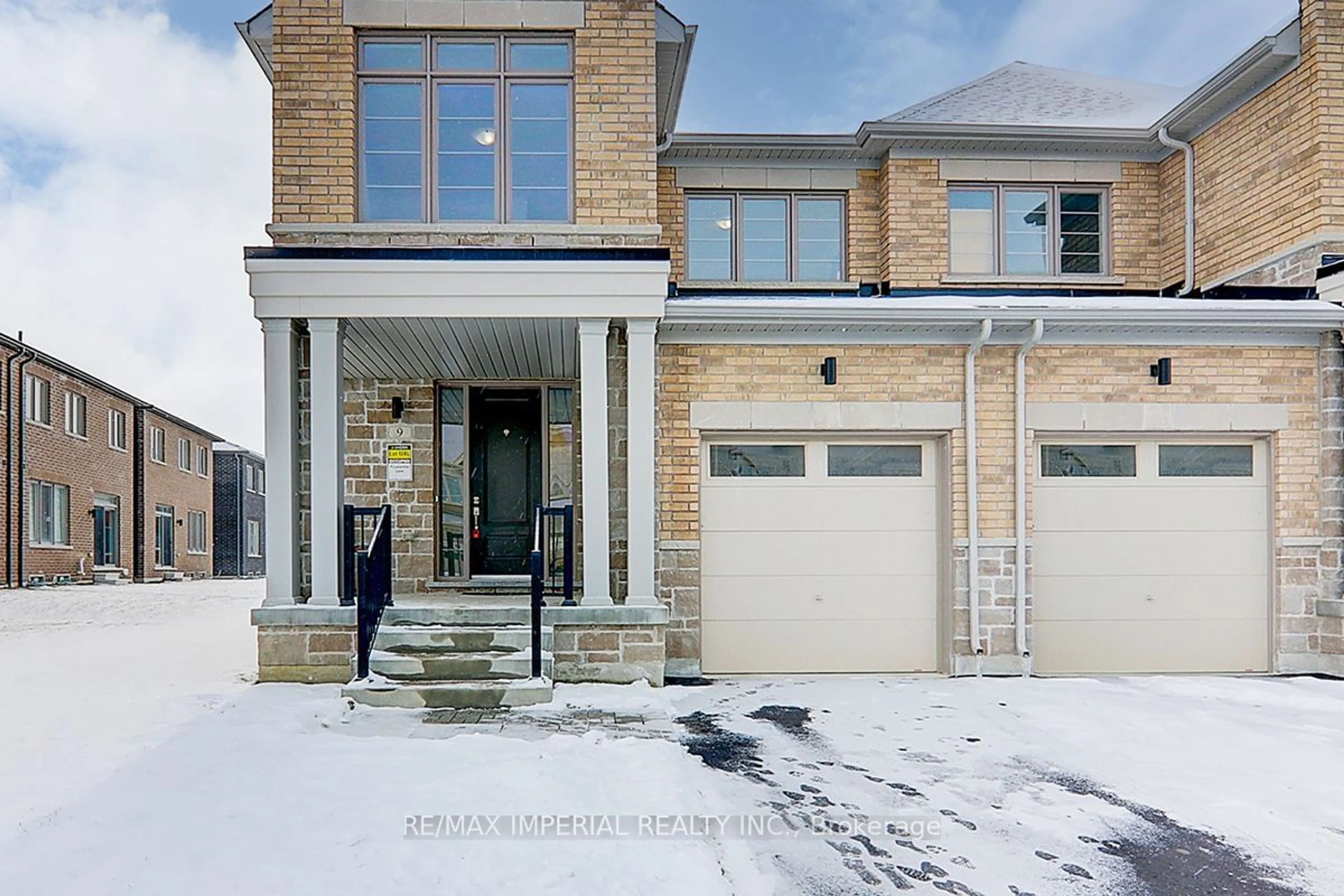 Home with brick exterior material, street for 9 Lazarette Lane, East Gwillimbury Ontario L9N 0V6