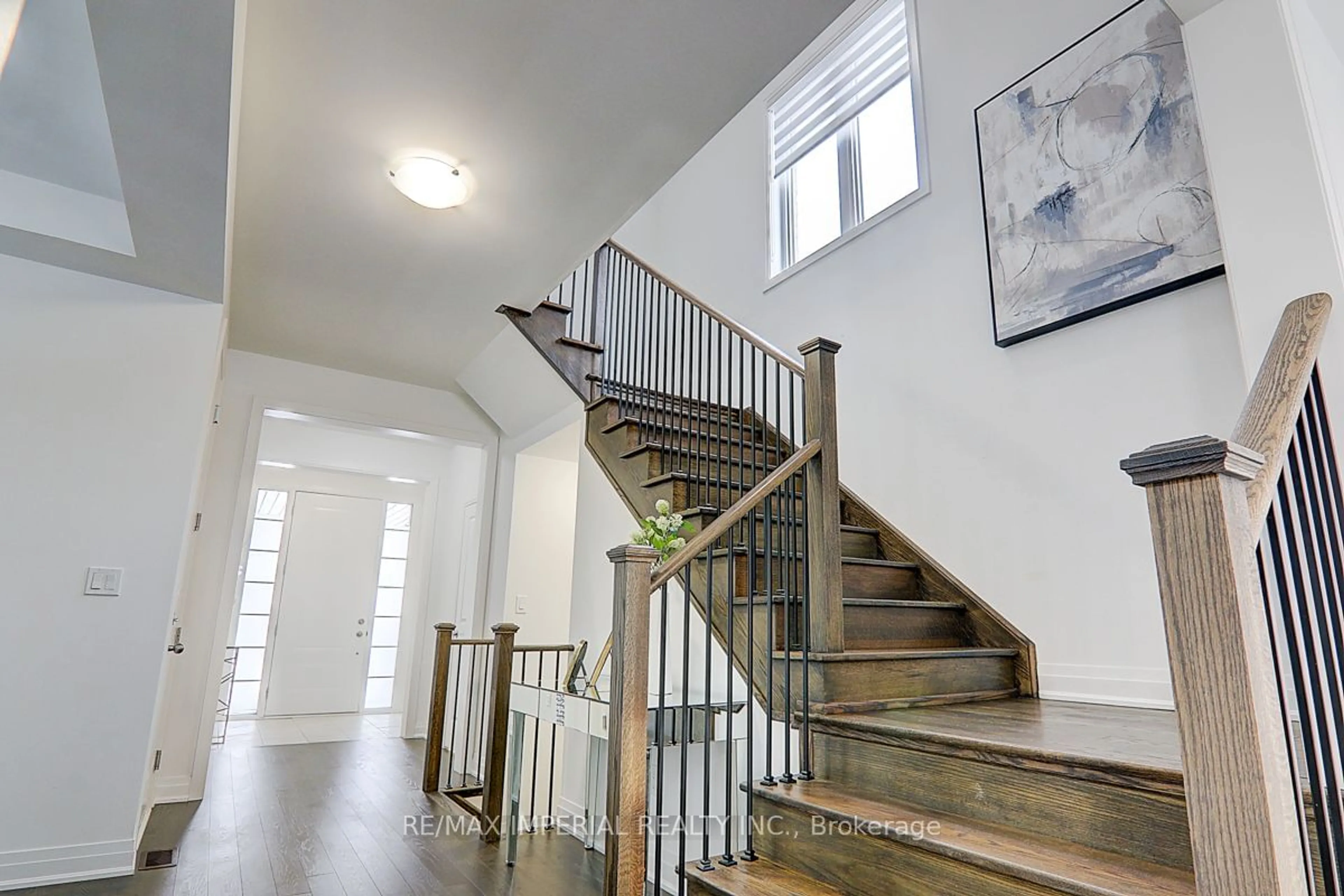 Stairs for 9 Lazarette Lane, East Gwillimbury Ontario L9N 0V6