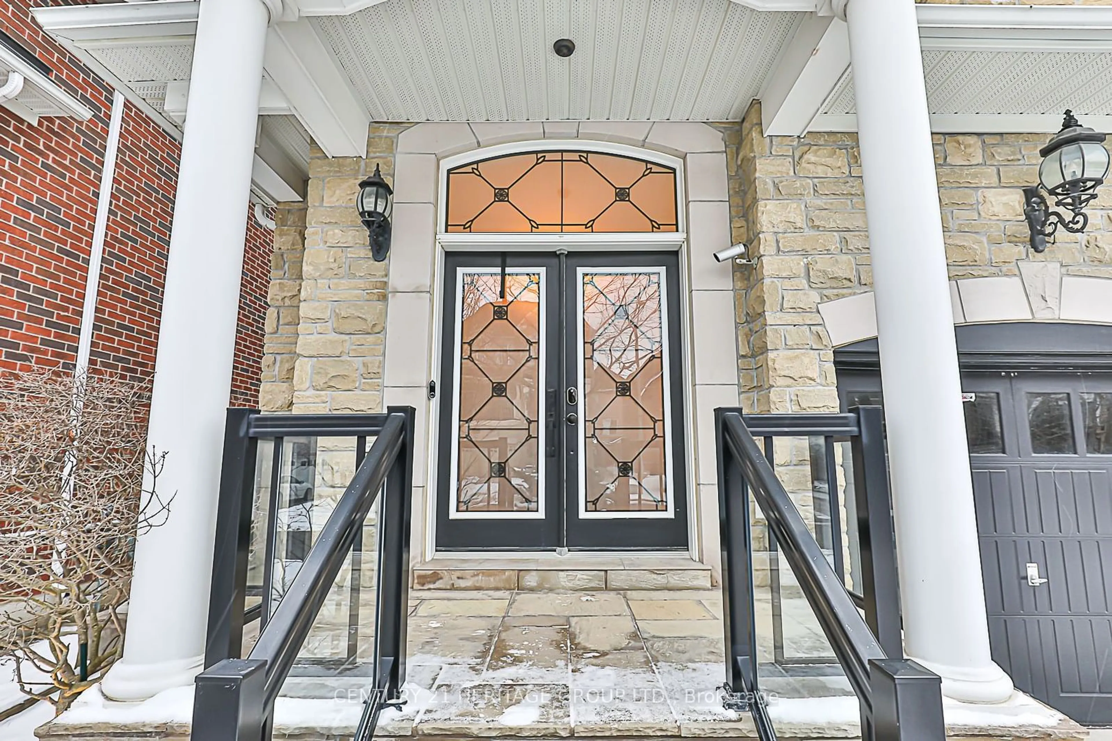 Indoor entryway for 15 Chayna Cres, Vaughan Ontario L6A 0N2