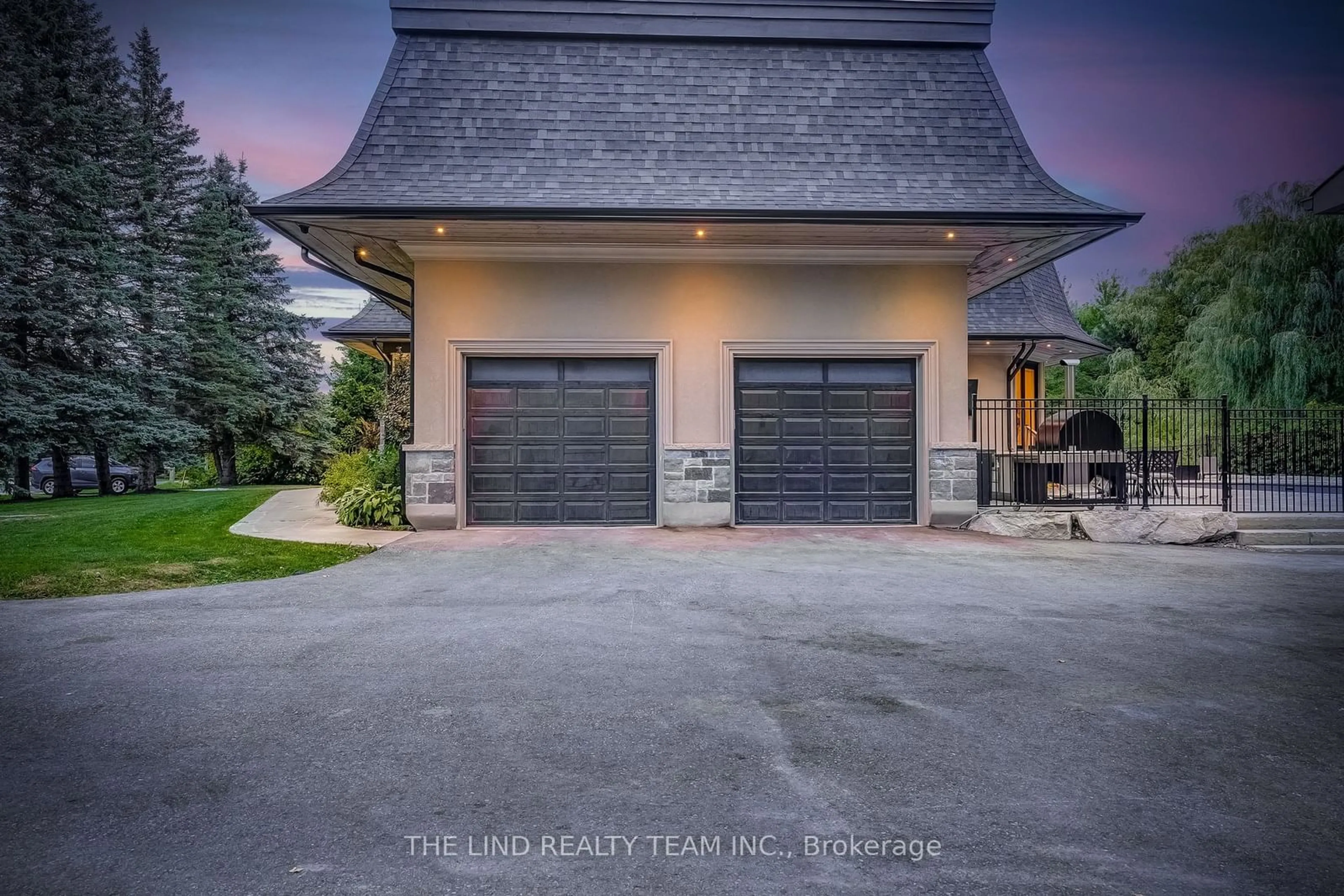 Indoor garage for 2749 13th Line, Bradford West Gwillimbury Ontario L0L 1R0