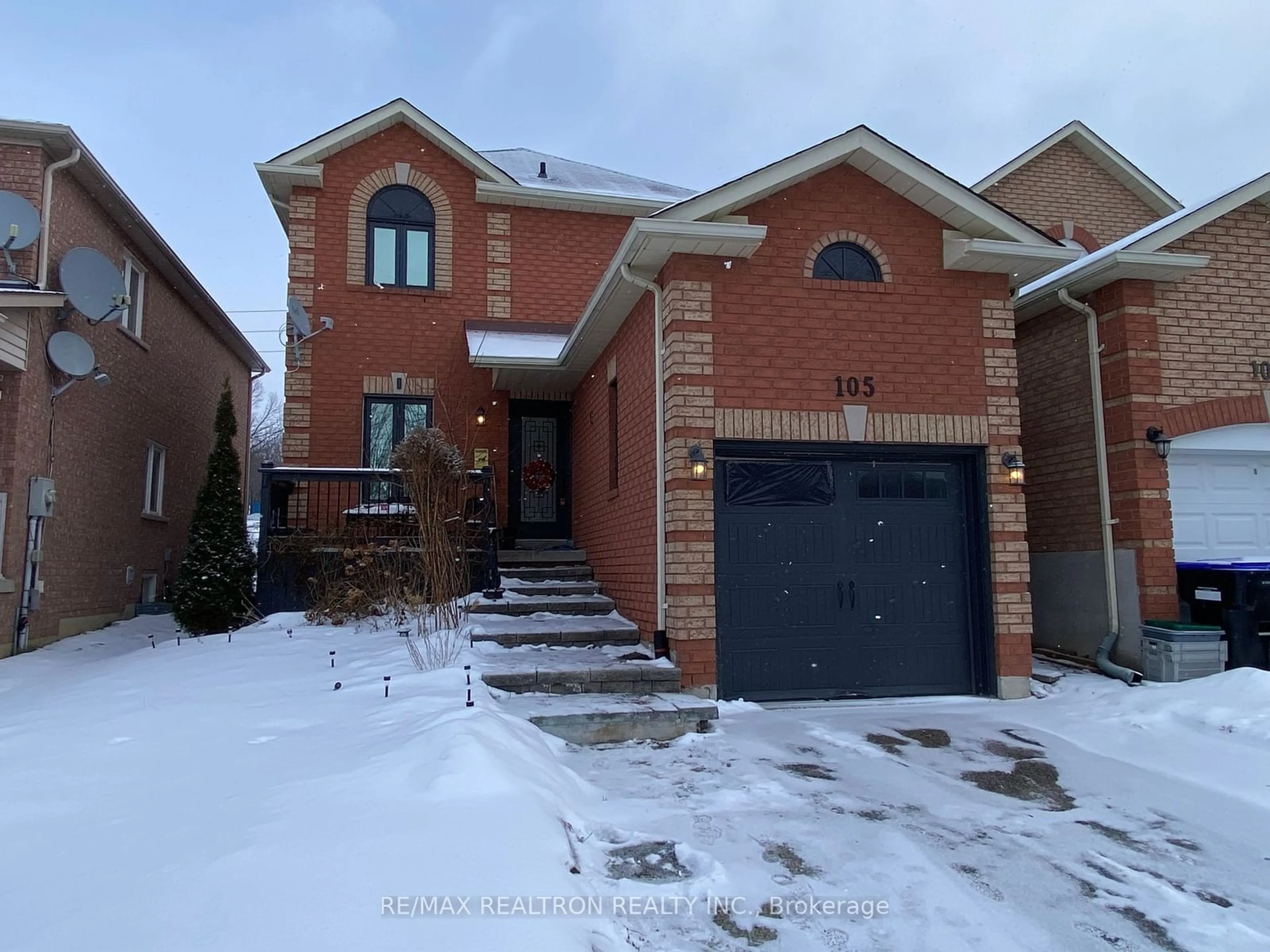 Home with brick exterior material, street for 105 Longview Dr, Bradford West Gwillimbury Ontario L3Z 3A5